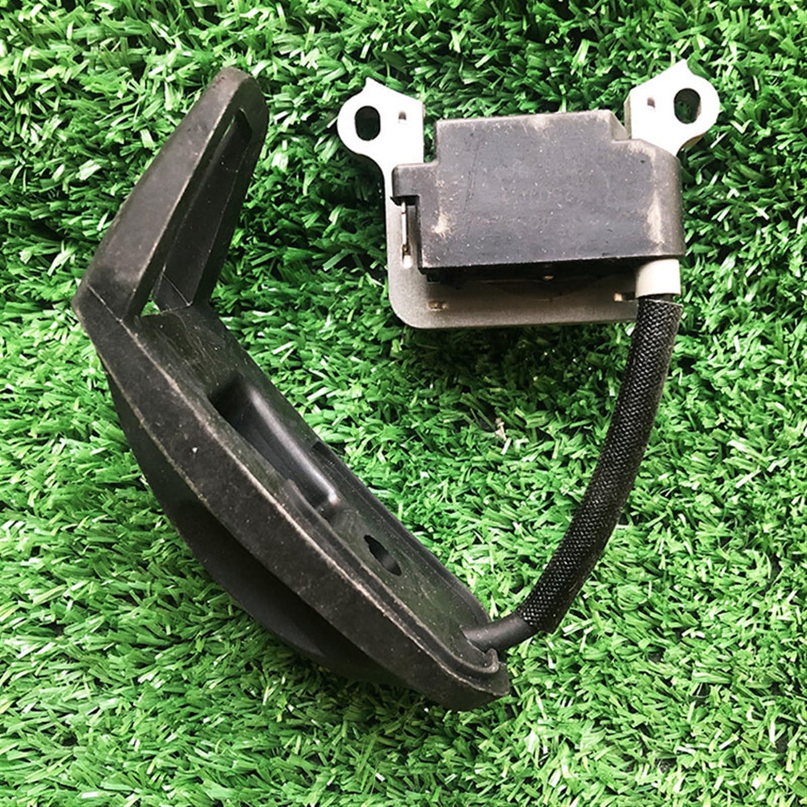 Bobina de Encendido Apta for OLEO-Mac BCH400 BCH400T BCH400BP BCH 400 400T 400BP Apto for EMAK Apto for EFCO DSH4000T DSH4000 DSH4000BP Piezas de cortacésped Módulo de bobinas de Encendido