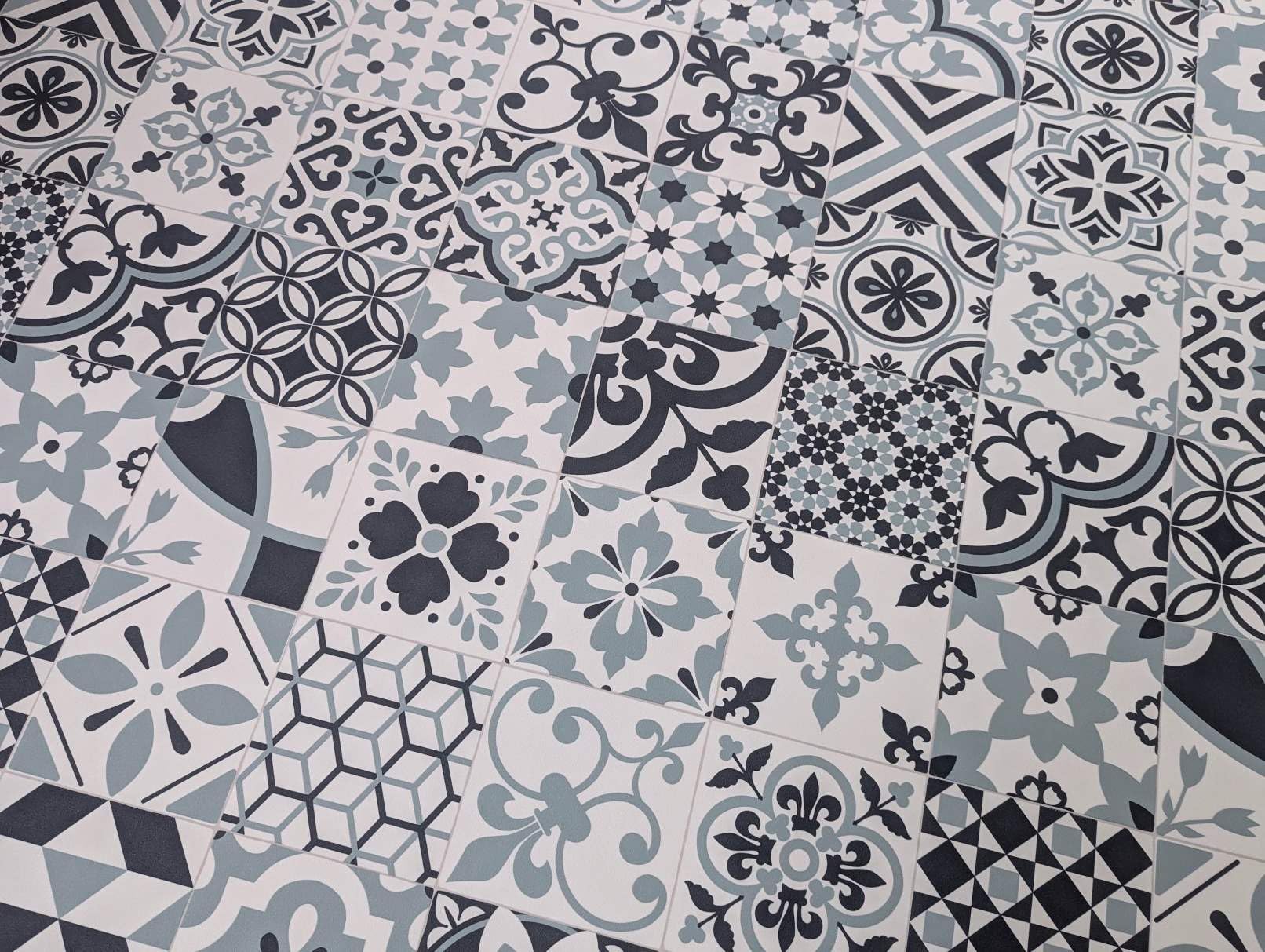PVC Bodenbelag Vinylboden in Retro Patchwork Fliesen Muster, Zuschnitt (2m breit / 2m lang)