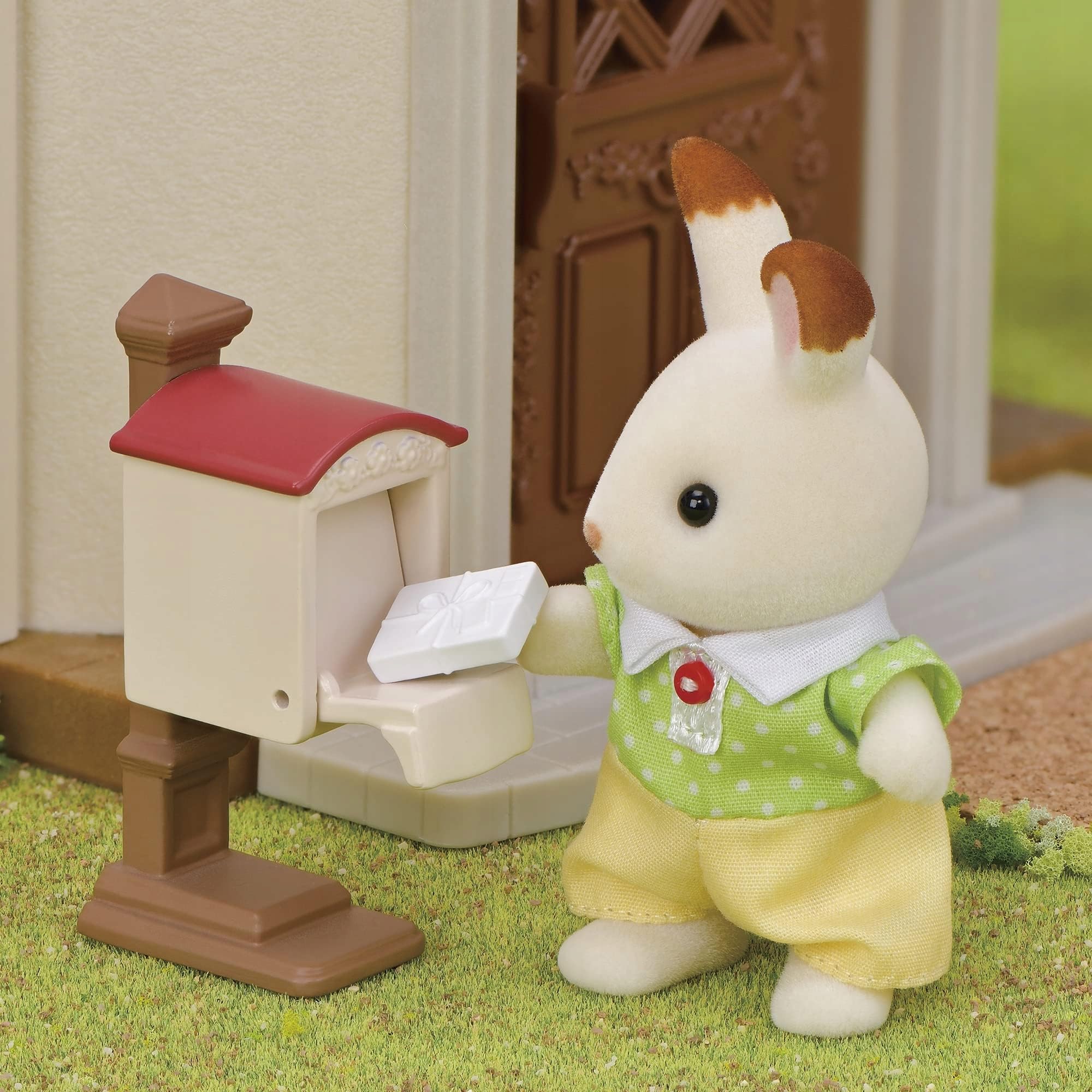 Sylvanian Families - La grande maison éclairée et sa pièce secrète - Maison avec + 10 accessoires - Plongez dans l'univers de la famille Sylvanian - Figurines miniatures - Jouet enfant 3 ans - 5716