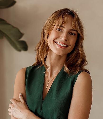 Miniatura 3 de Petite Boutique Collar de barra vertical con nombre, regalo personalizado, delicado chapado en oro de 16 quilates con delicados dijes iniciales para