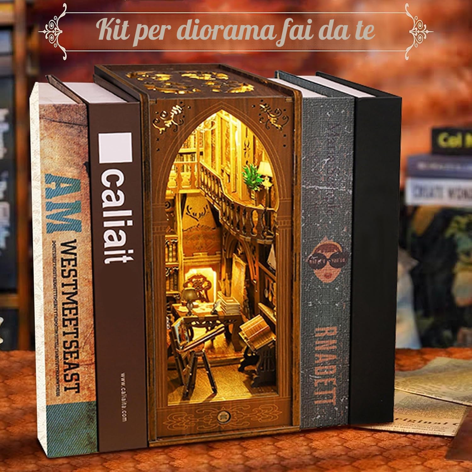 DIY Book Nook Kit per Casa Delle Bambole Fai da Te in Miniatura Kit di Costruzione di Modellini con Mobili e Luce LED in Legno Book Scaffale Inserto Decorazione Regalo Creativo per Adolescent