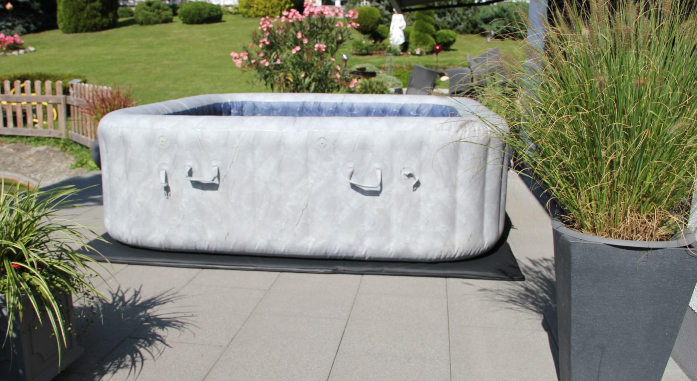 Premium PRO Design Energiespar Whirlpool Unterlage (4cm Dicke) - Thermoisolierung & Kälteschutz - Effiziente Isoliermatte für aufblasbare Whirlpools & Pools bis 270cm (230cm x 230cm, Carbon Black)