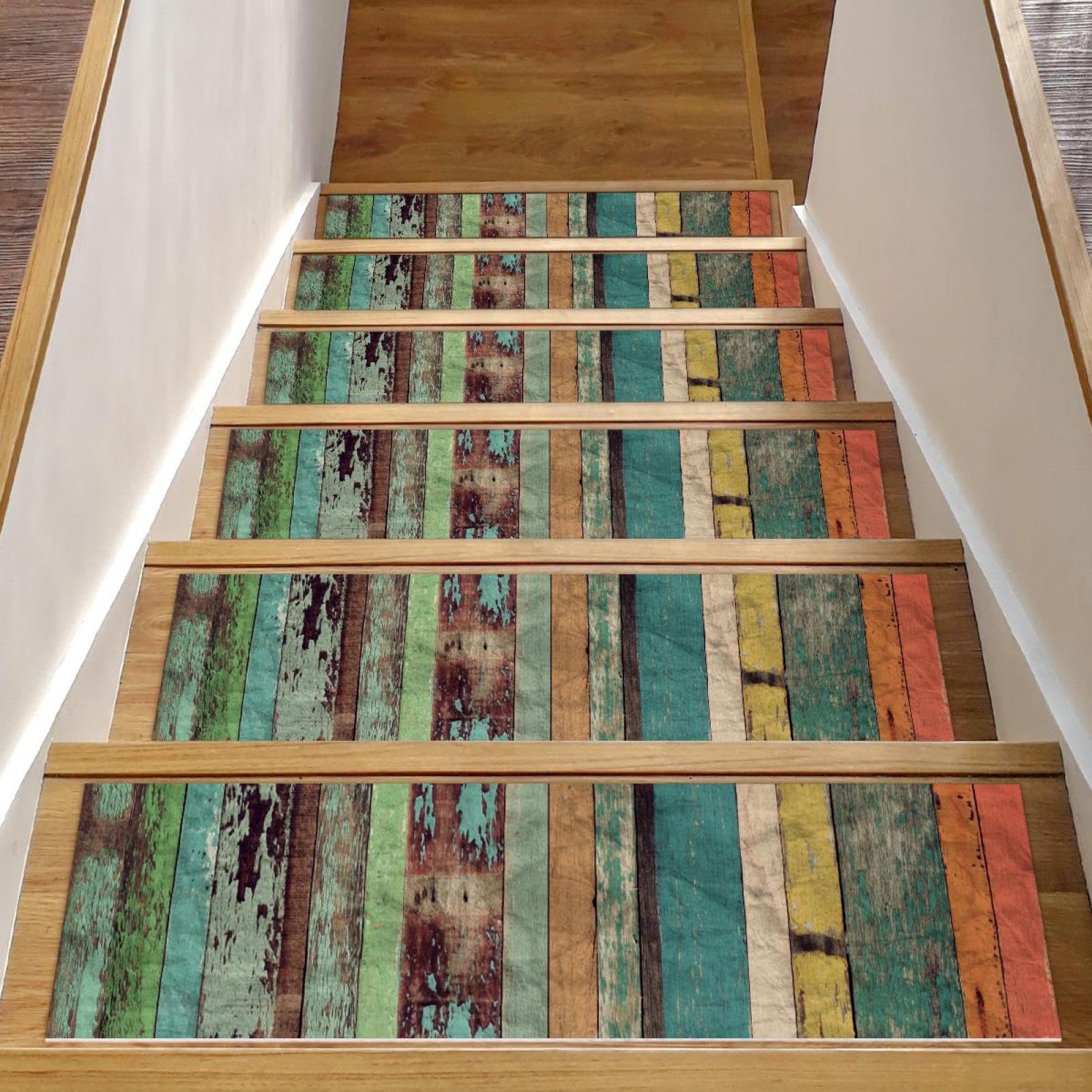 Alfombras antideslizantes con patrón de madera colorida que evitan resbalones en casa