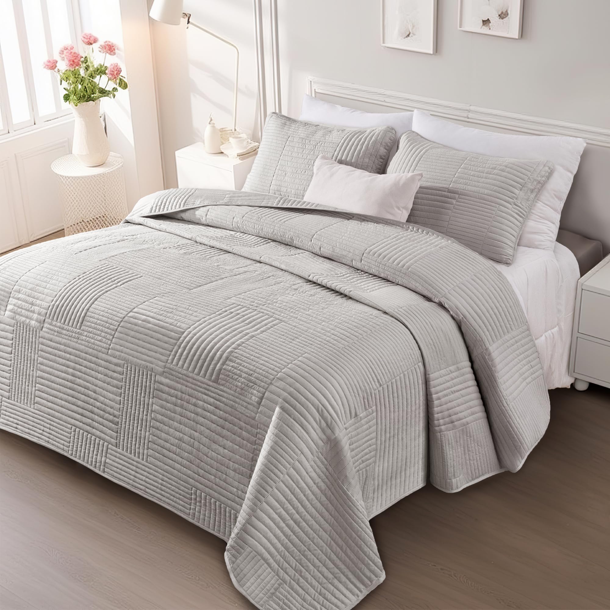 Whale Flotilla Ultra Soft Queen Quilt Bedding Set, Lightweight Microfiber Light Grey Quilts Bedspreads Full Size, 3 Piece Ultrasonic Geometric Coverlet Bed Cover for All Seasons