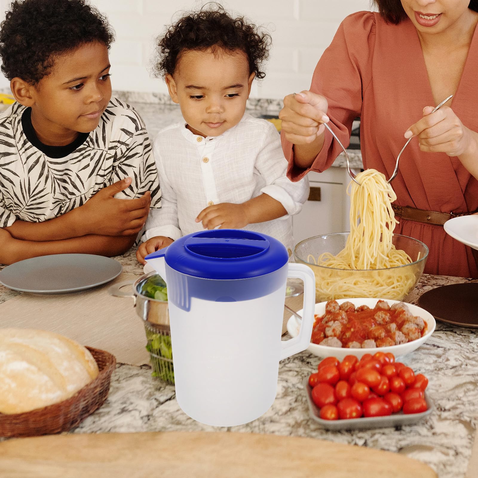 Brocca Graduata Smerigliata 5l con Coperchio e Manico Ergonomico, Brocca D’acqua di Grande Capacità per Tè Freddo e Bevande Refrigerate, Caraffa da Frigorifero per Ristoranti e