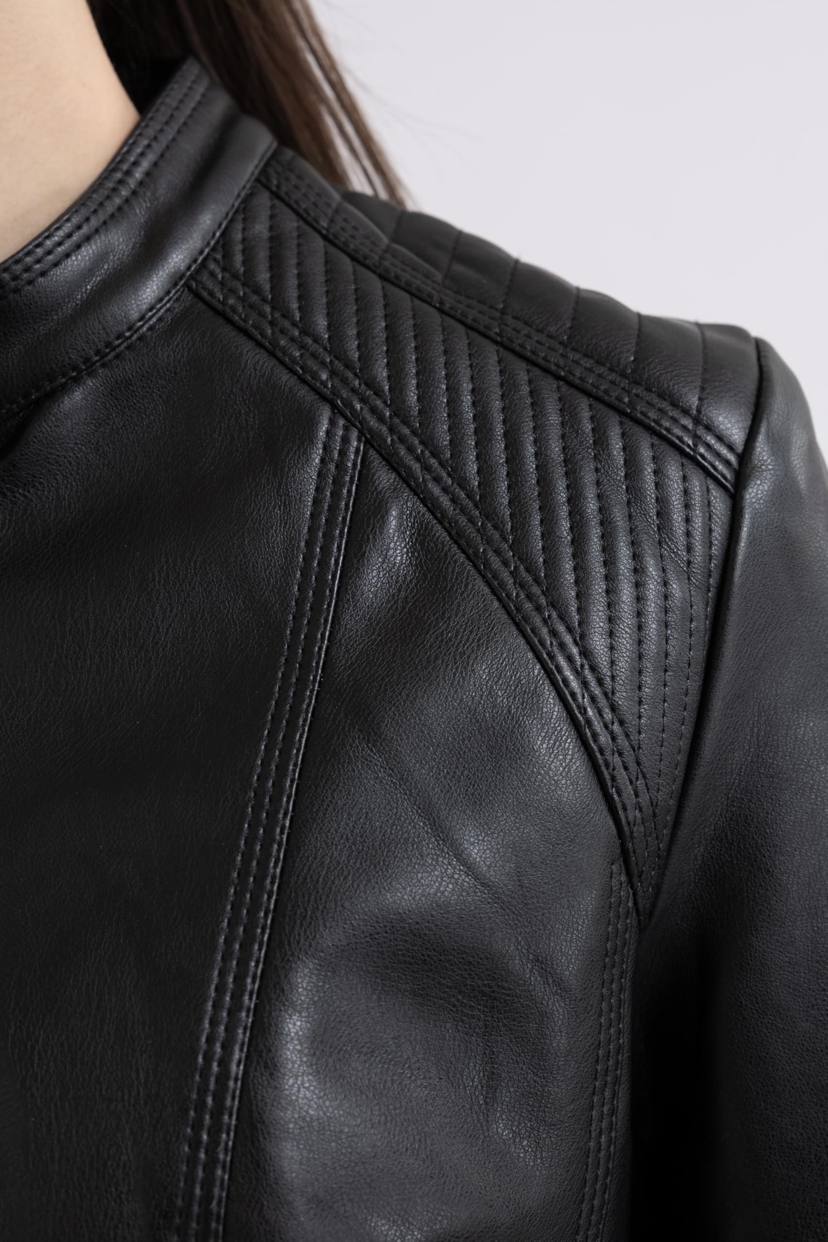 Giacca Donna in Ecopelle Leggera con Cerniera e Tasche
