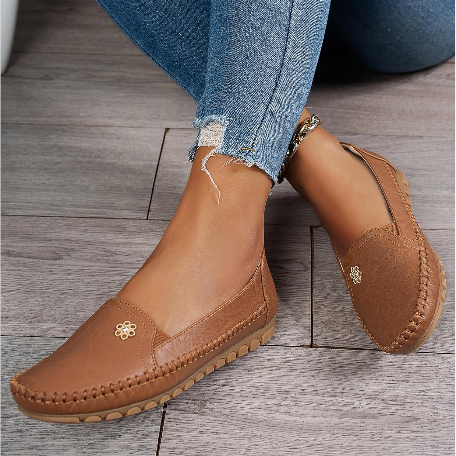 Women's Classic Loafers Lightweight Non-Slip Hand-Stitched Nurse Shoes Comfortable Soft Sole Slip-On Leather Flats