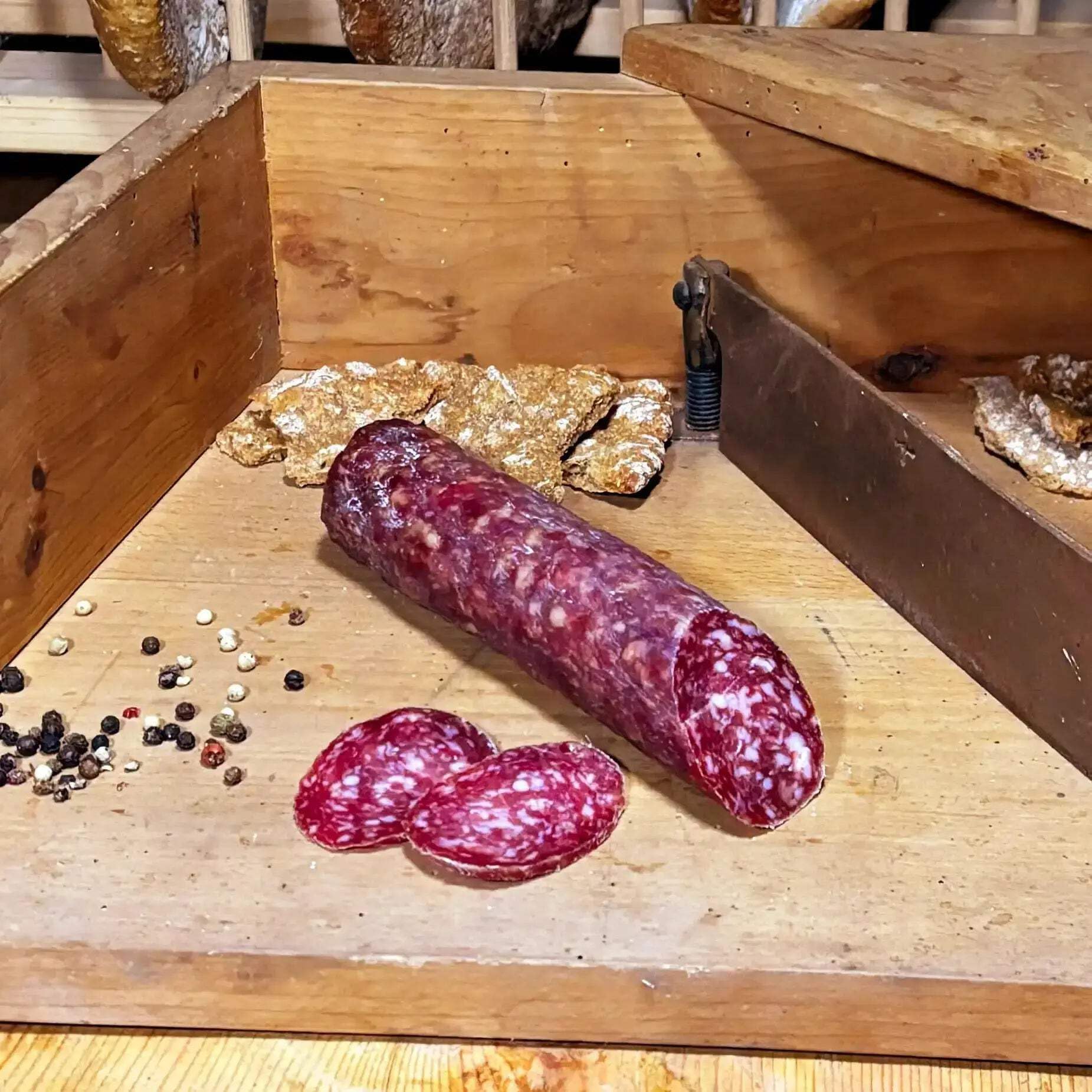 Gourmet Degustationspaket – Südtiroler Spezialitäten Paket – Speck, Salami, Kaminwurzen handwerklich hergestellt & traditionell veredelt