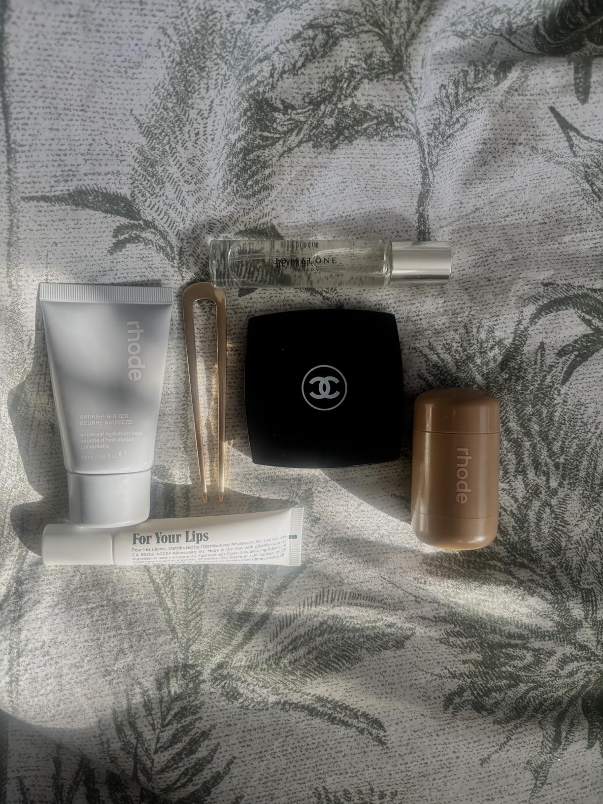 Nécessaire The Lip Balm | Hydrating Hyaluronic Acid Lip Balm for Women and Men, Mint Oil with Niacinamide + Essential Ceramides. Non-Comedogenic Lip Balm for Dry Lips – 15 ml / 0.5 fl oz