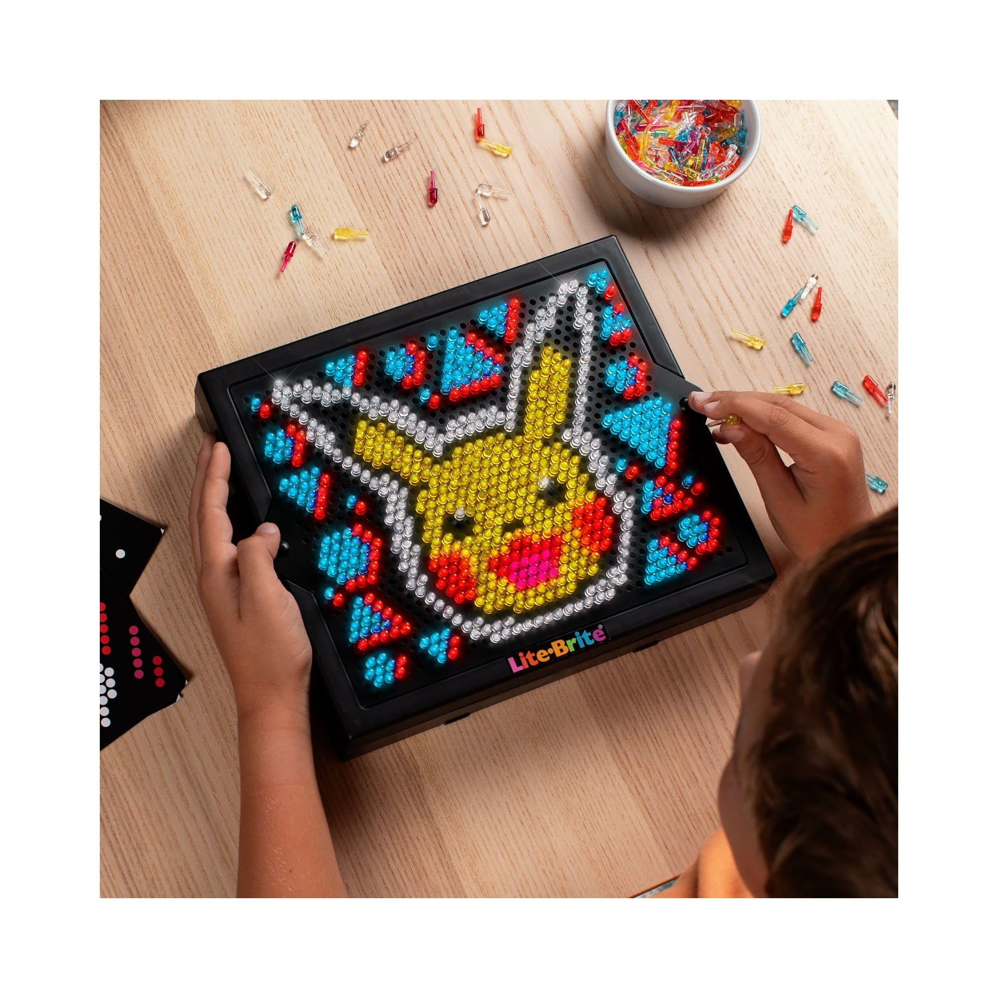 Basic Fun Lite-Brite Pokémon - Planche à Dessin Lumineuse LED avec Couleurs - Jouet Lumineux pour Enfants