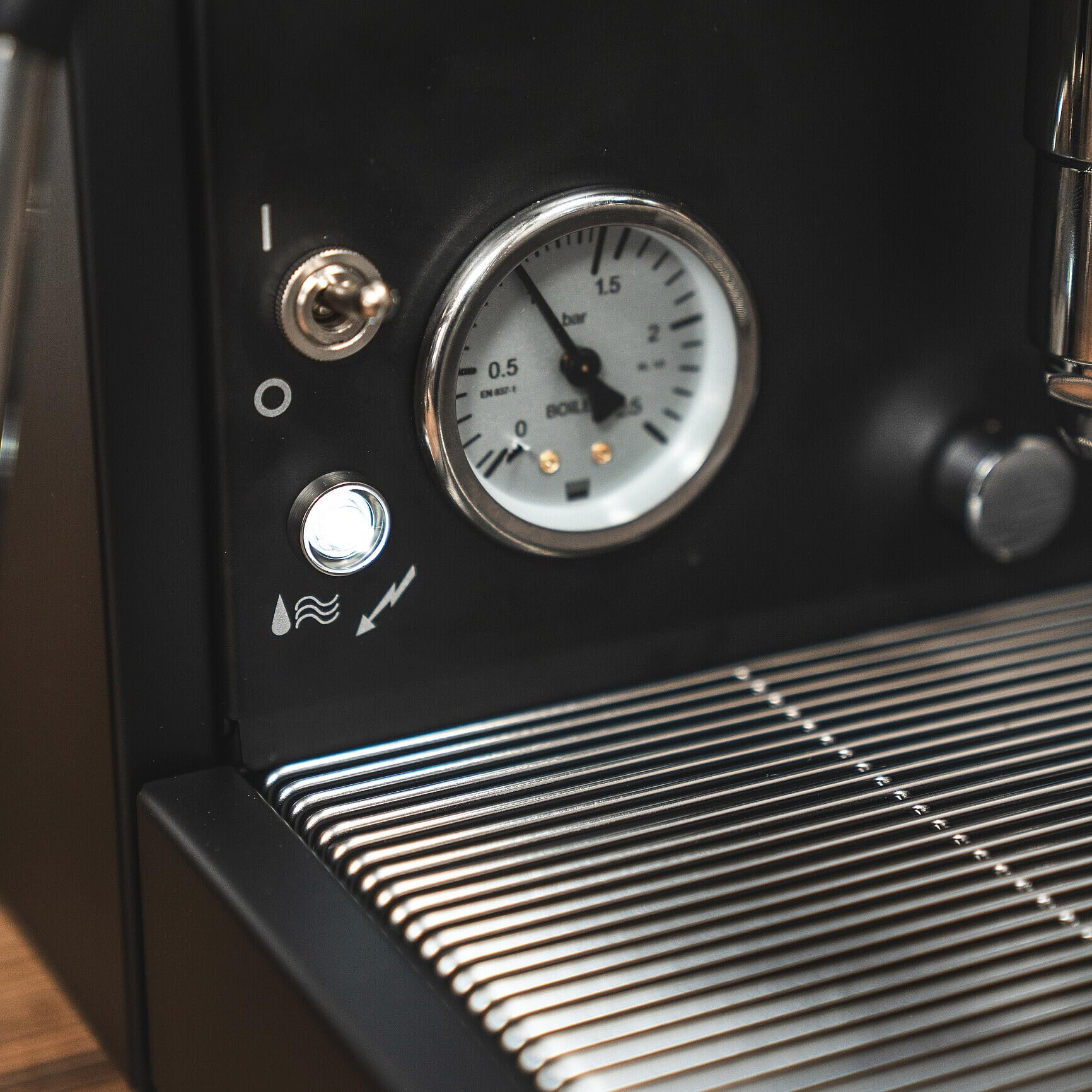 La Pavoni New Cellini Evolution, Macchina Caffè Espresso Semi-Professionale LPSCVB01EU, Caldaia Singola con Scambiatore Calore, con Valvole a Leva, Lancia Vapore e Acqua Calda, 1520 W, Acciaio Nero
