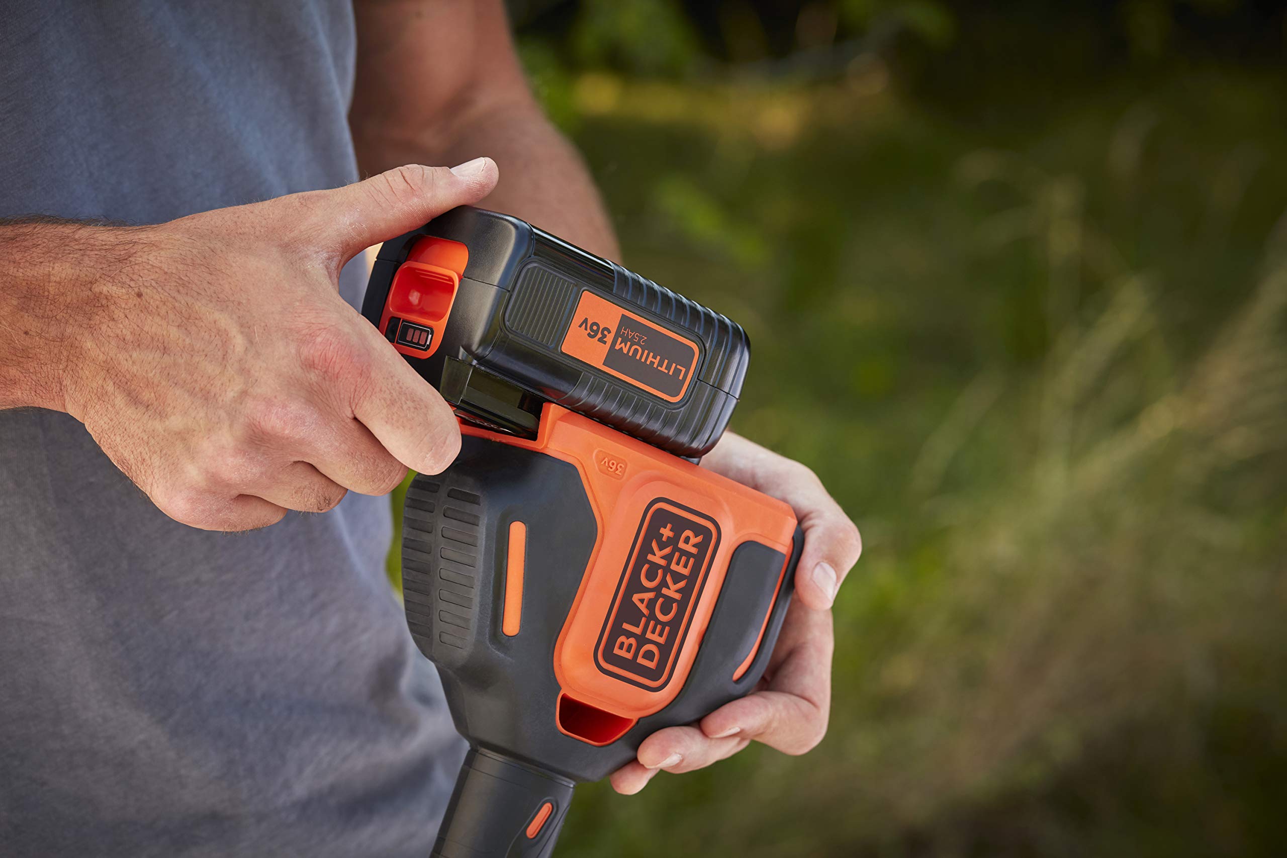 BLACK+DECKER Coupe-Bordures 33cm Sans Fil 36V 2,5 Ah POWERCOMMAND Tête Pivotante 180° - Tube Télescopique - 2 Poignées BCSTE636L1-QW