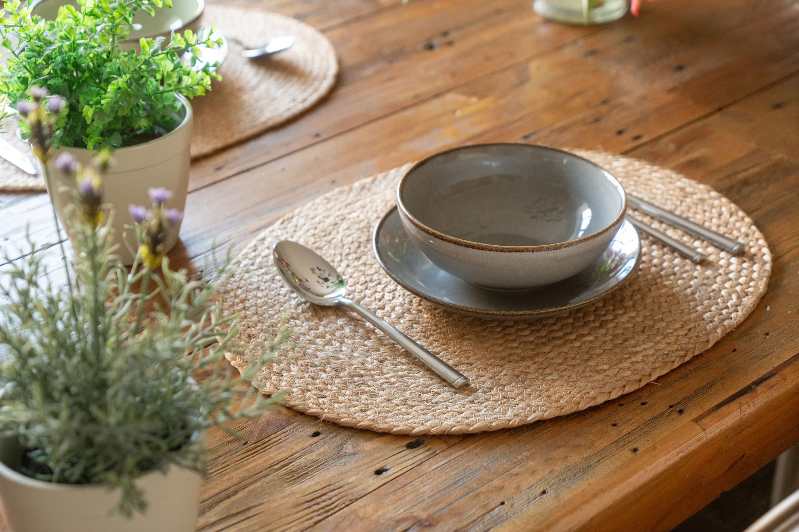Decorasian Platzset aus Jute – 8 Stück - Platzteller oval geflochten – dekorative Platzdeckchen im Boho Stil