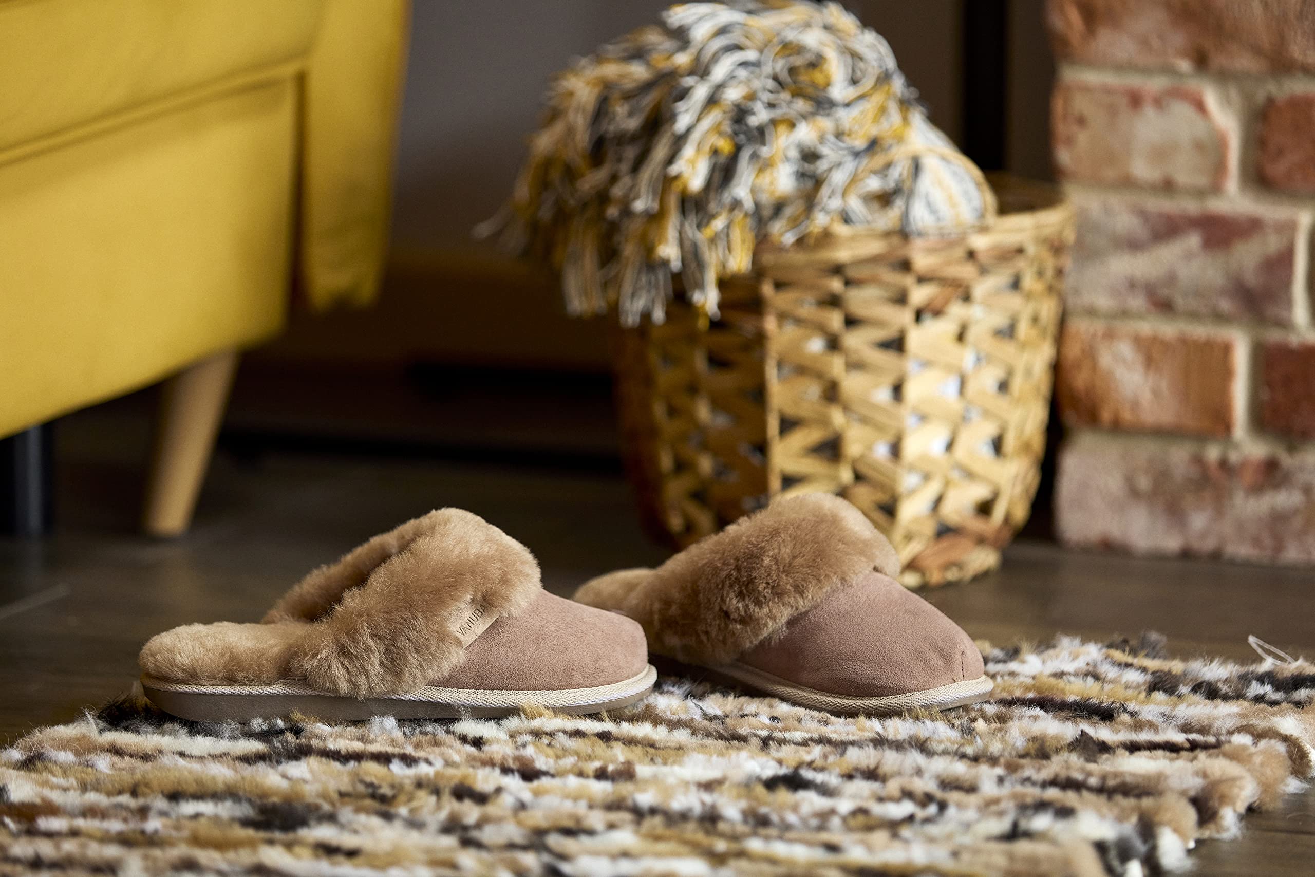 Vanuba Handgemacht Lammfell Warme Hausschuhe Damen Winter Slippers - Hauspantoffeln - Kuschel Pantoffeln Damen Plüsch - Damen Pantoletten Winter - Flache Slippers für Drinnen