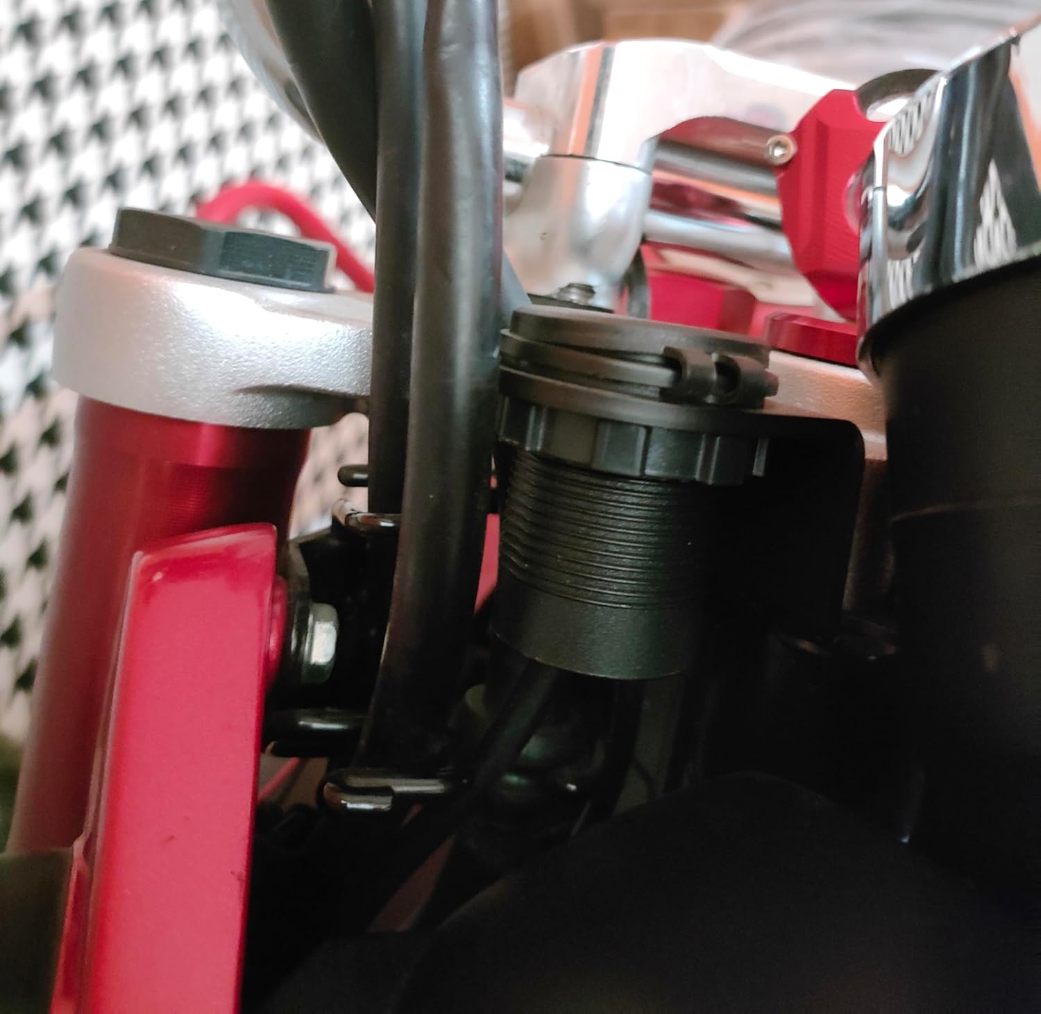 Motorcycle Adapter Accessory Kit Wiring Harness + Mount Bracket Compatible with Honda Monkey 125 Z125 (2019-Current)