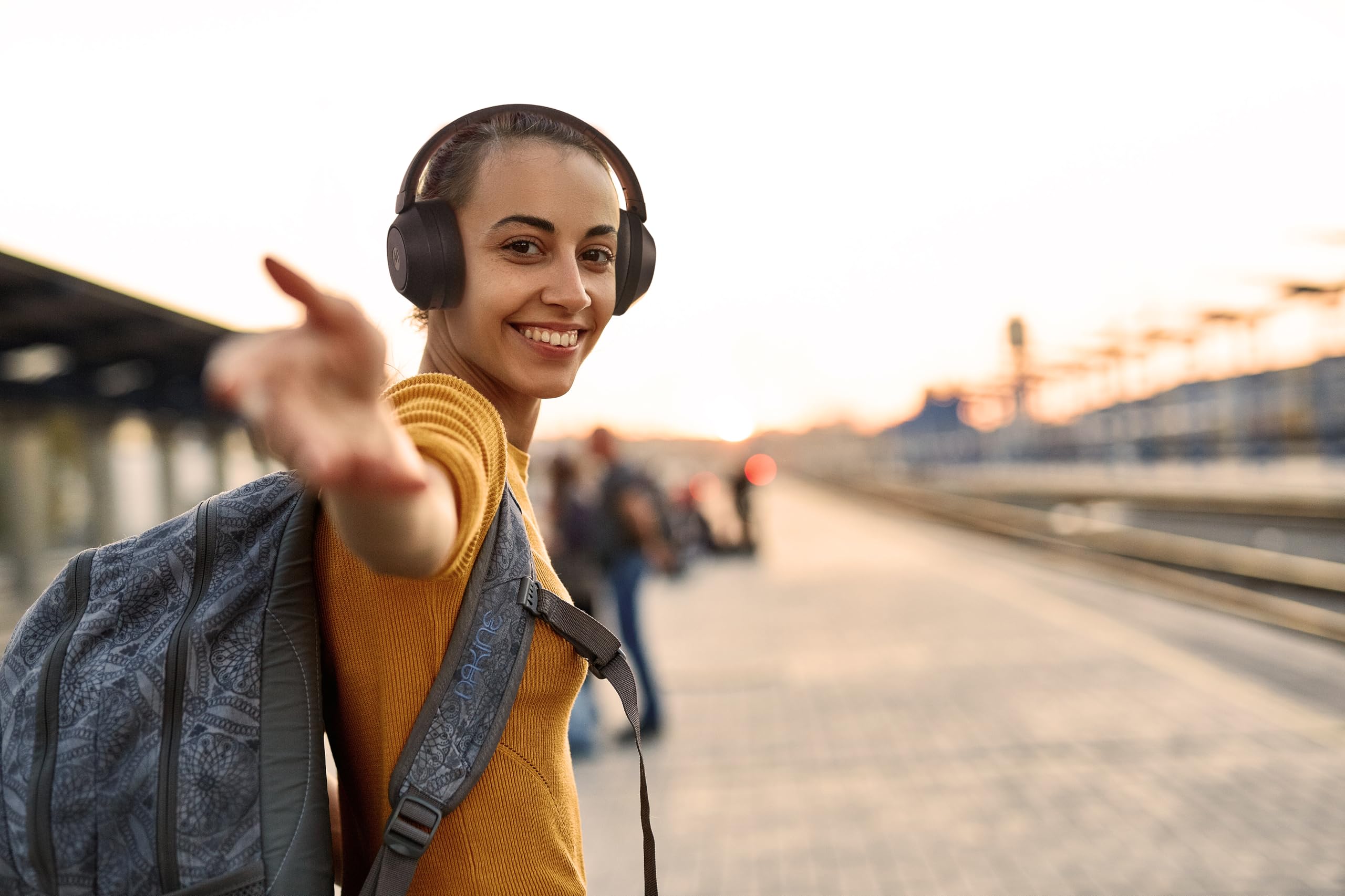 Motorola Sound - Moto XT800 ANC, cuffie wireless con accoppiamento rapido, audio surround, 60 ore di riproduzione continua, cancellazione del rumore, nero