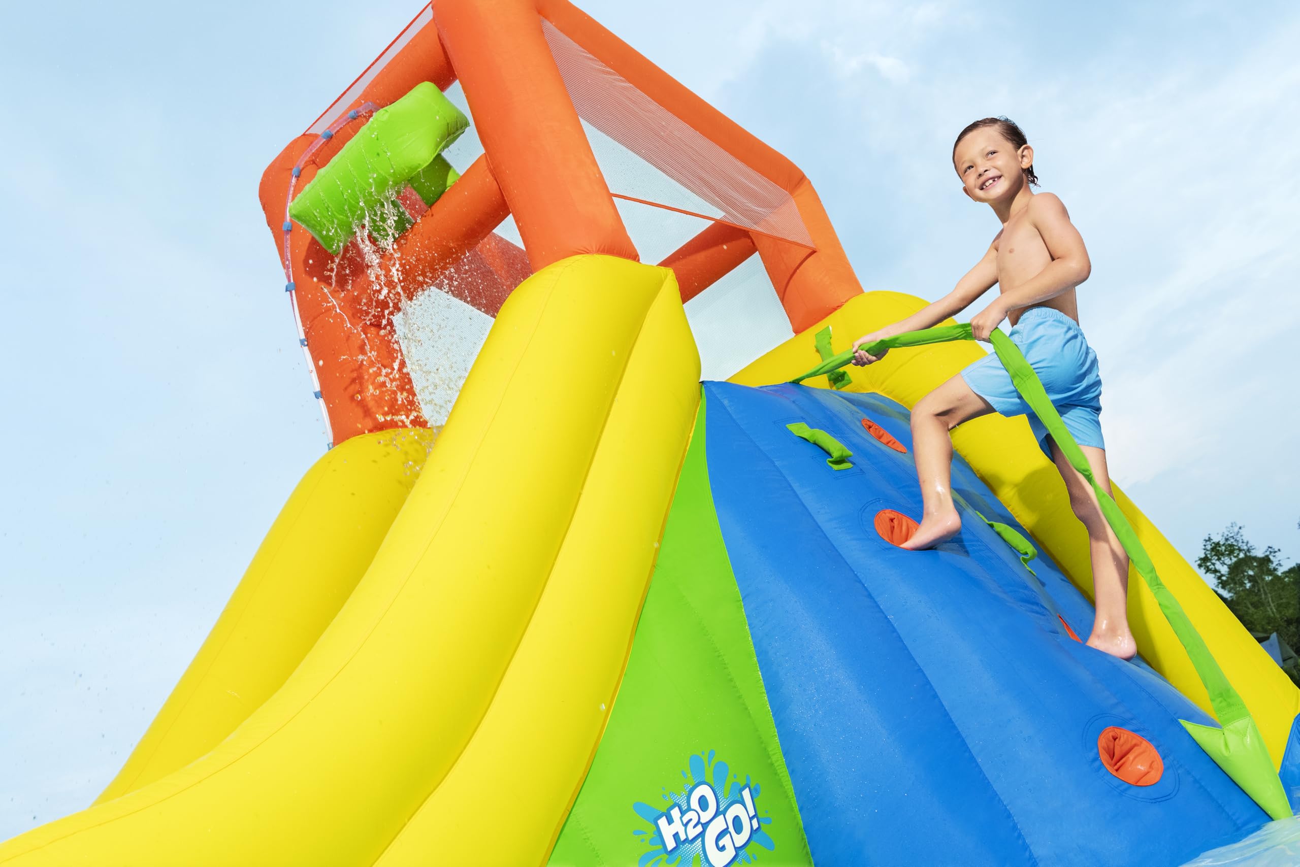 Bestway H2OGO! Mega-Wasserpark Wasserberg, 435 x 286 x 267 cm, für 5 Kinder, Rutsche, Kletterwand, Wasserkanone, Dauergebläse, PVC-beschichtetes Polyester, ab 5 Jahren, Tasche, Reparatur-Set