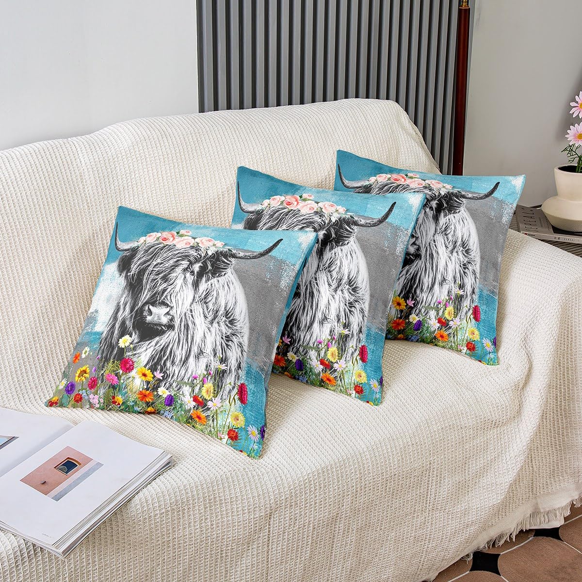 Loussiesd Set di 2 federe per cuscino con mucca delle Highland, morbide, per bambini, motivo floreale, decorazione floreale, per divano, blu cielo, 61 x 61 cm