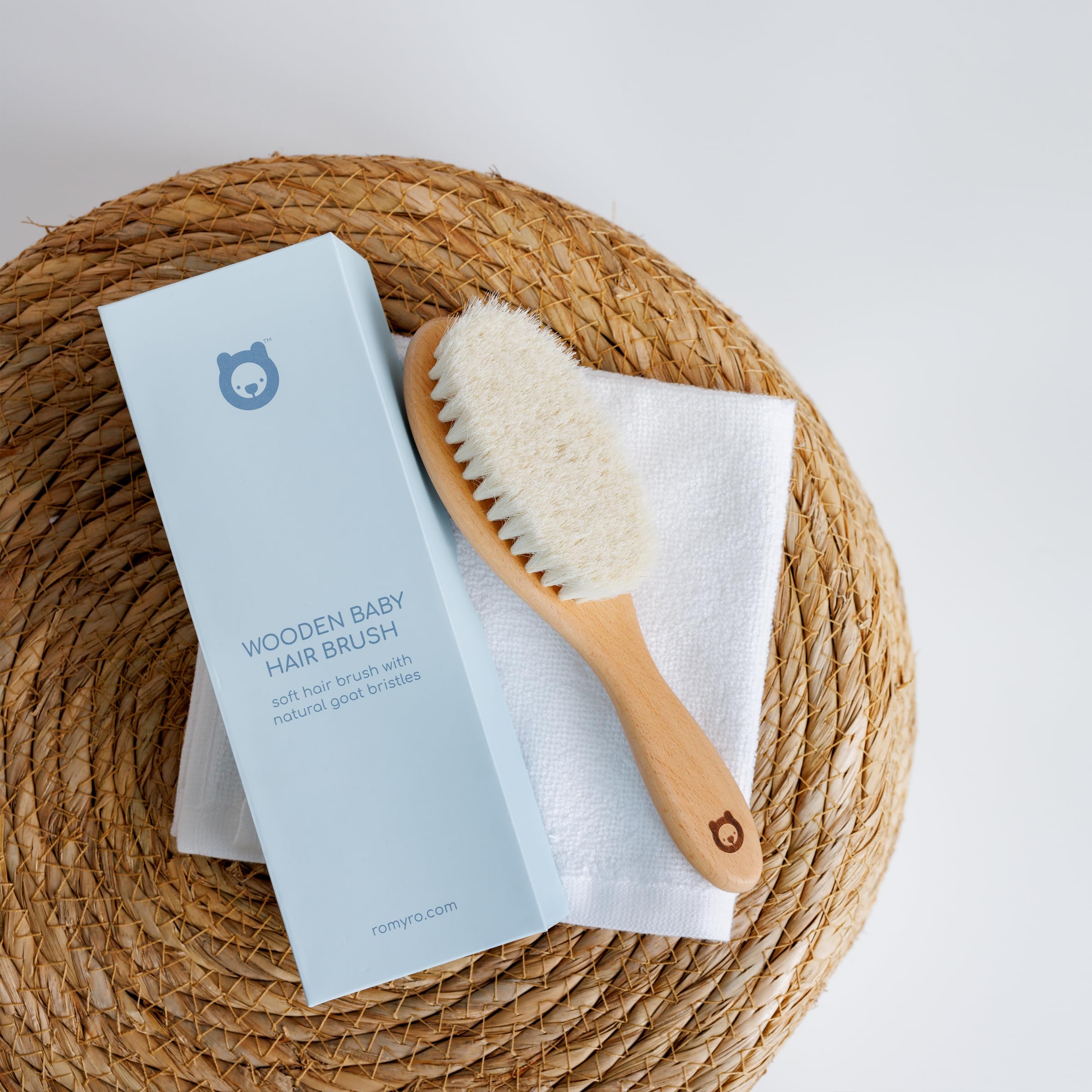 Weiche Babyhaarbürste aus Holz für Neugeborene & Kleinkinder in schicker Geschenkbox – Ultra weiches natürliches Ziegenhaar – perfektes Geschenk (Ziegenhaarbürste – oval)