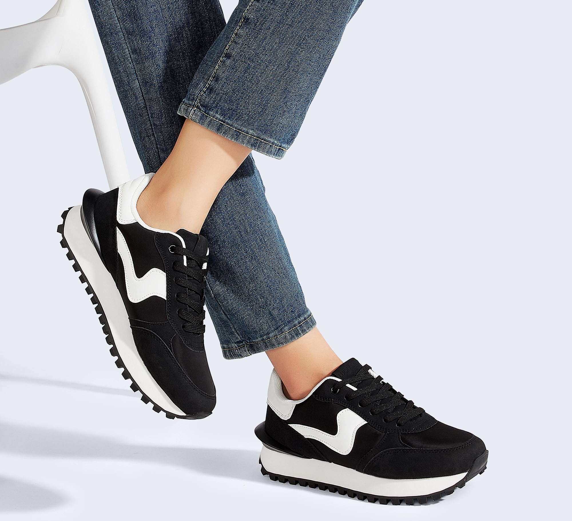 LUCKY STEP Damen Plateau-Sneakers im Retro-Tennis Stil | Bequeme Freizeit- & Laufschuhe mit Dicker Sohle | Langlebiges Design für Stadt, Alltag und Sport
