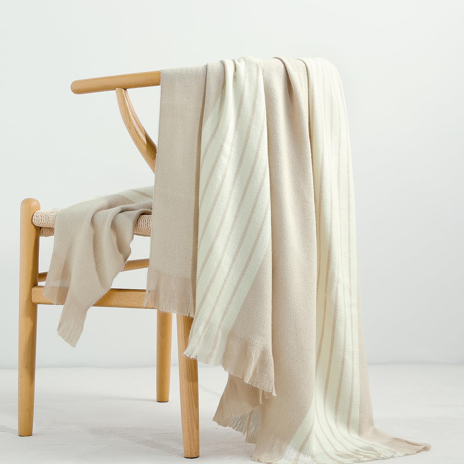 BOURINA Coperta in maglia a righe spazzolate con frange beige 127 x 152 cm