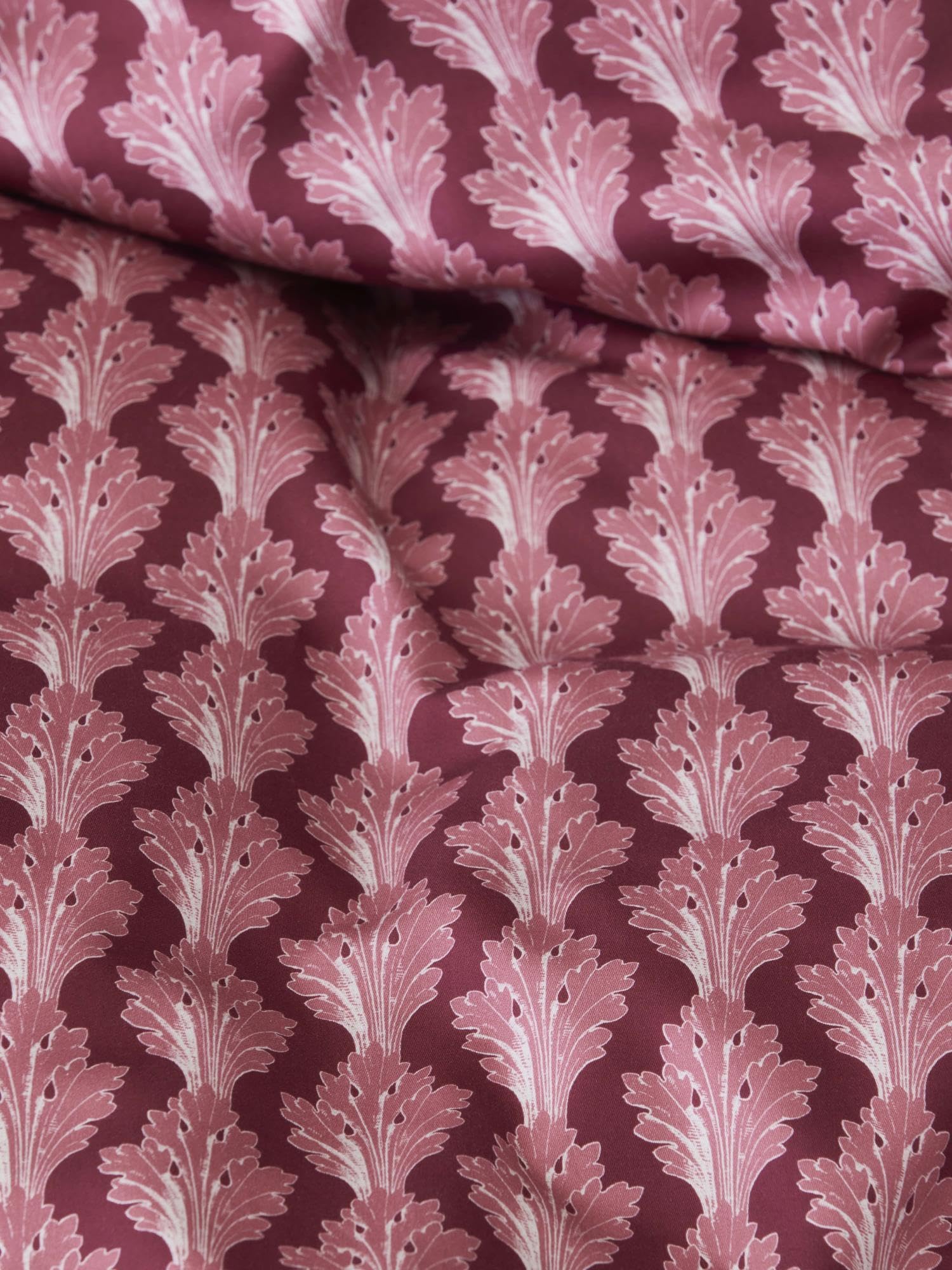 ESSENZA Bettwäsche Tesse Cherry red, 155x220 + 1x 80x80 cm - 100% Baumwollsatin 210TC - Fantasy