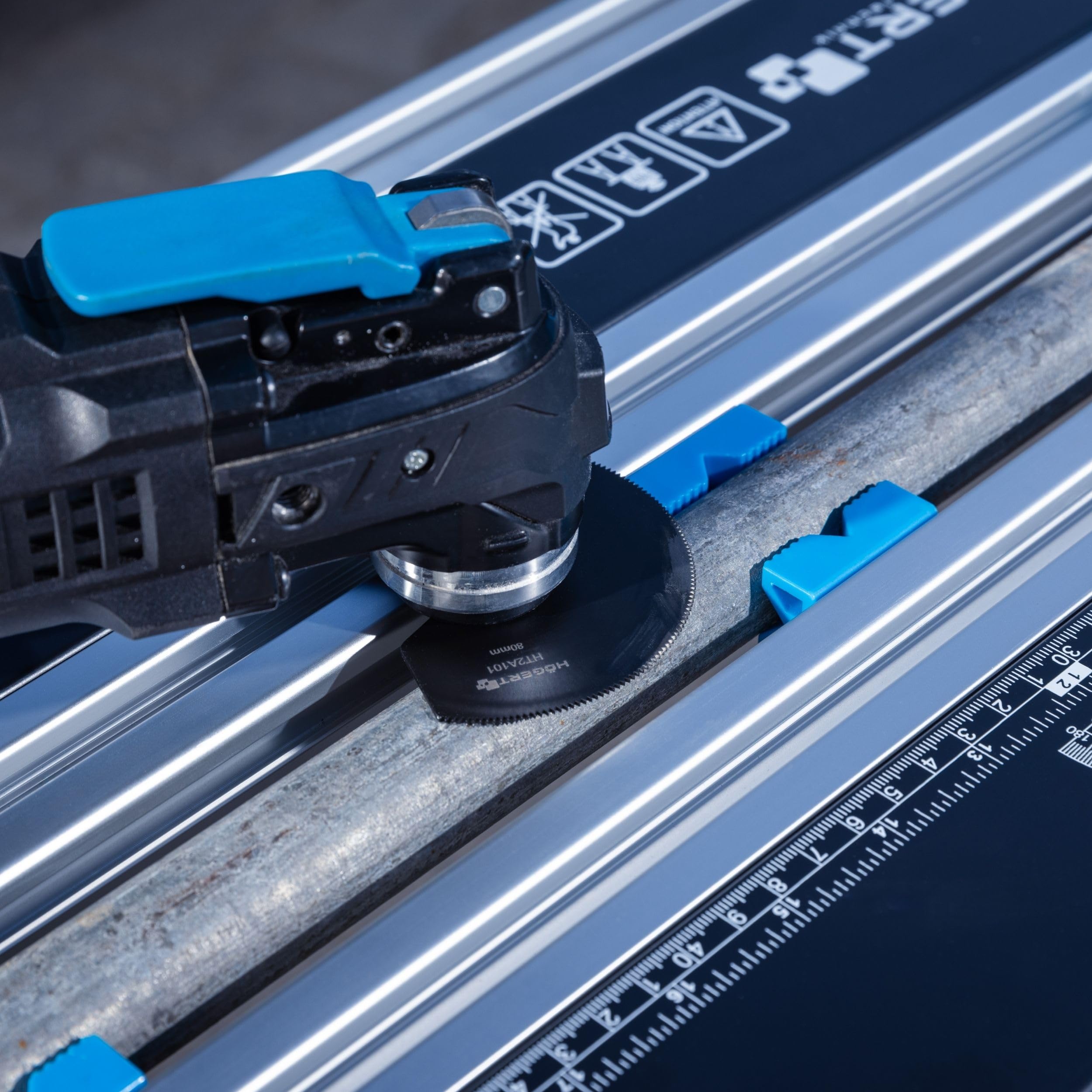 HÖGERT TECHNIK – Klappbarer, höhen- und neigungsverstellbarer Werkstatttisch 600x570x770–1070 mm mit Aluminiumplatte, Spannbacken, Winkelverstellung und Maßskala