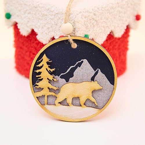 Miniatura 2 de Adorno de oso de madera 3D de 4 pulgadas, decoración rústica de árbol de Navidad de bosque de montaña