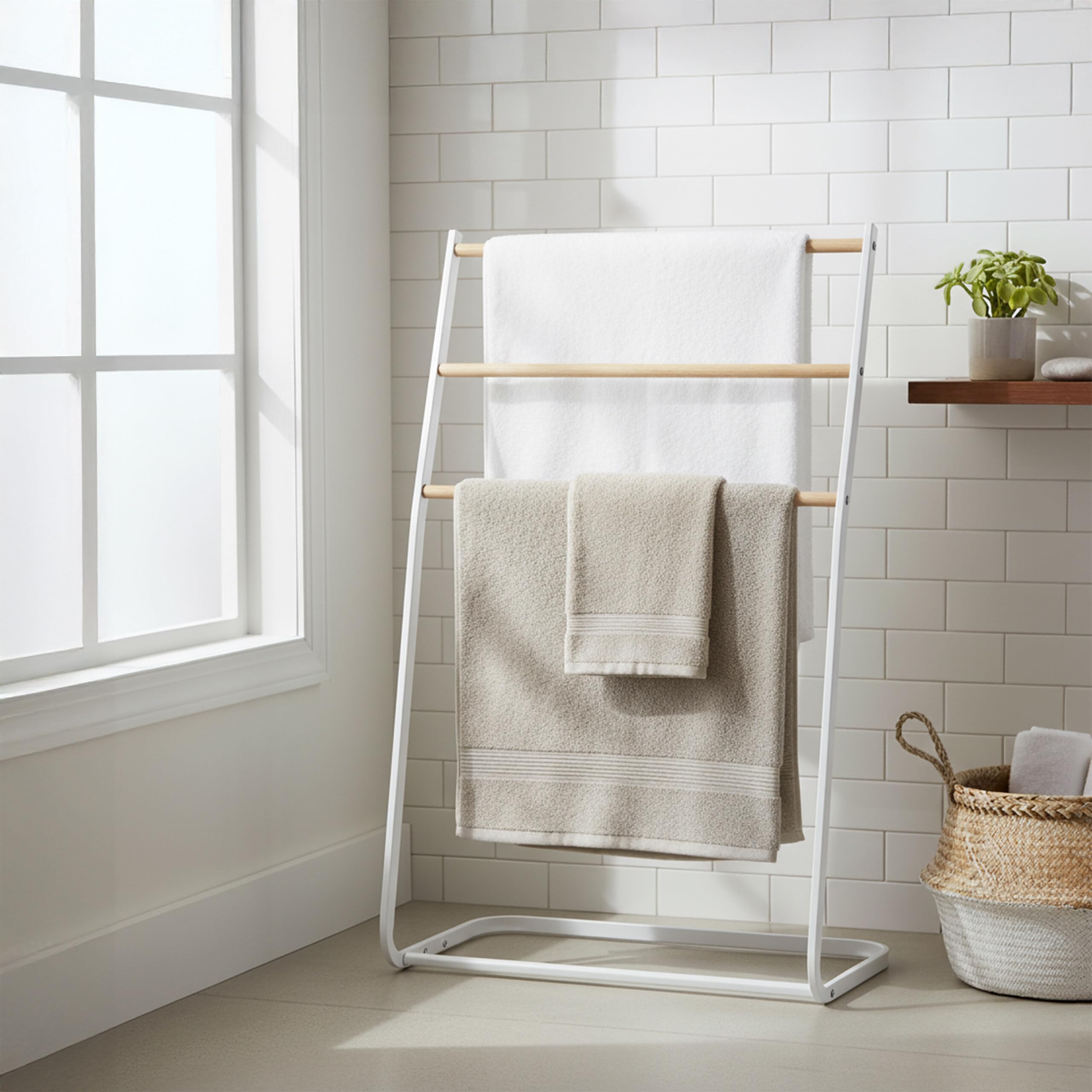 Porte-Serviettes Relaxdays sur Pied, 3 barreaux, pour Serviettes & vêtements, H x L x P : 86 x 58 x 30 cm, Fer, Blanc
