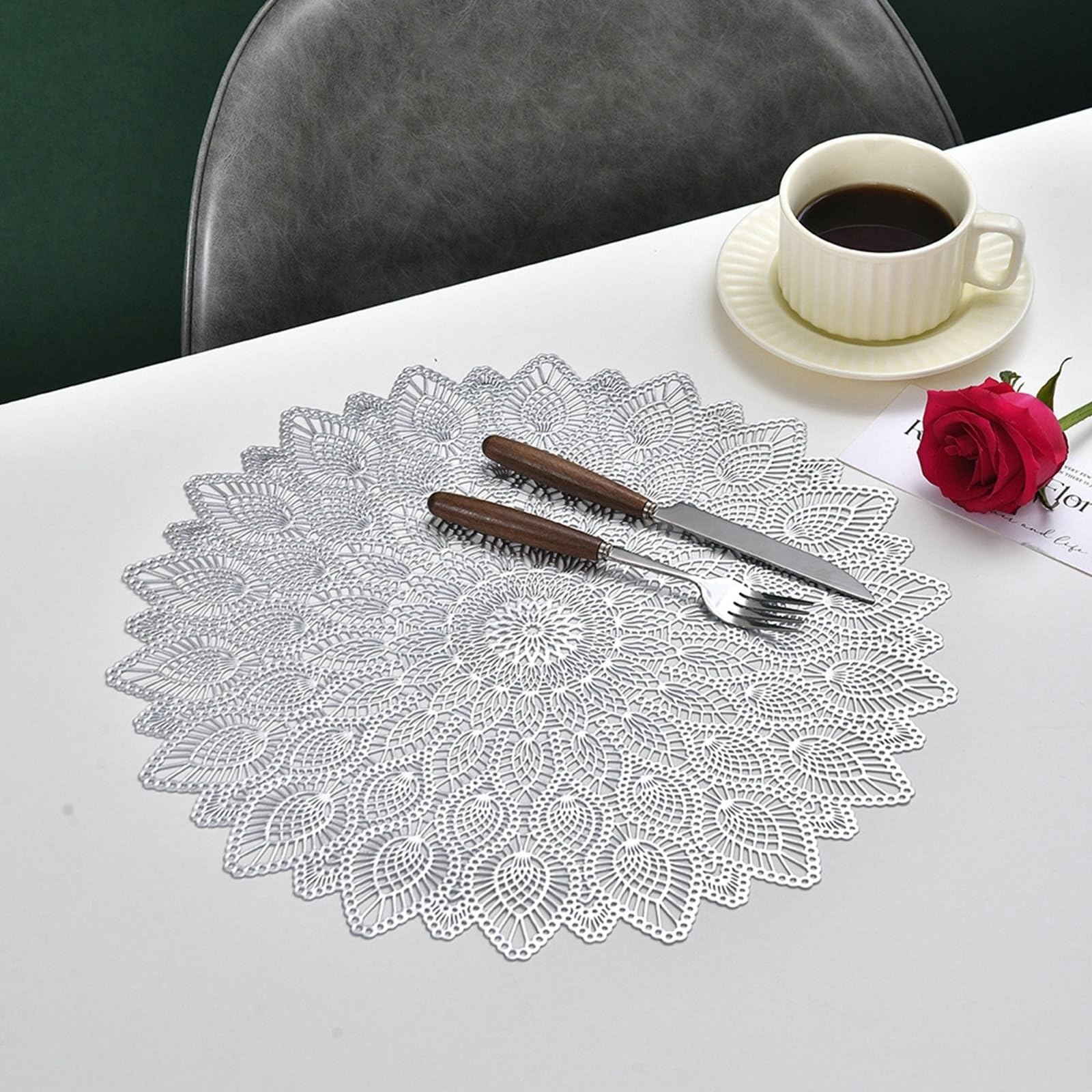Placemat - Juego de 6 manteles individuales plateados, diseño redondo con plumas de pavo real, 38 cm, para cocina y comedor
