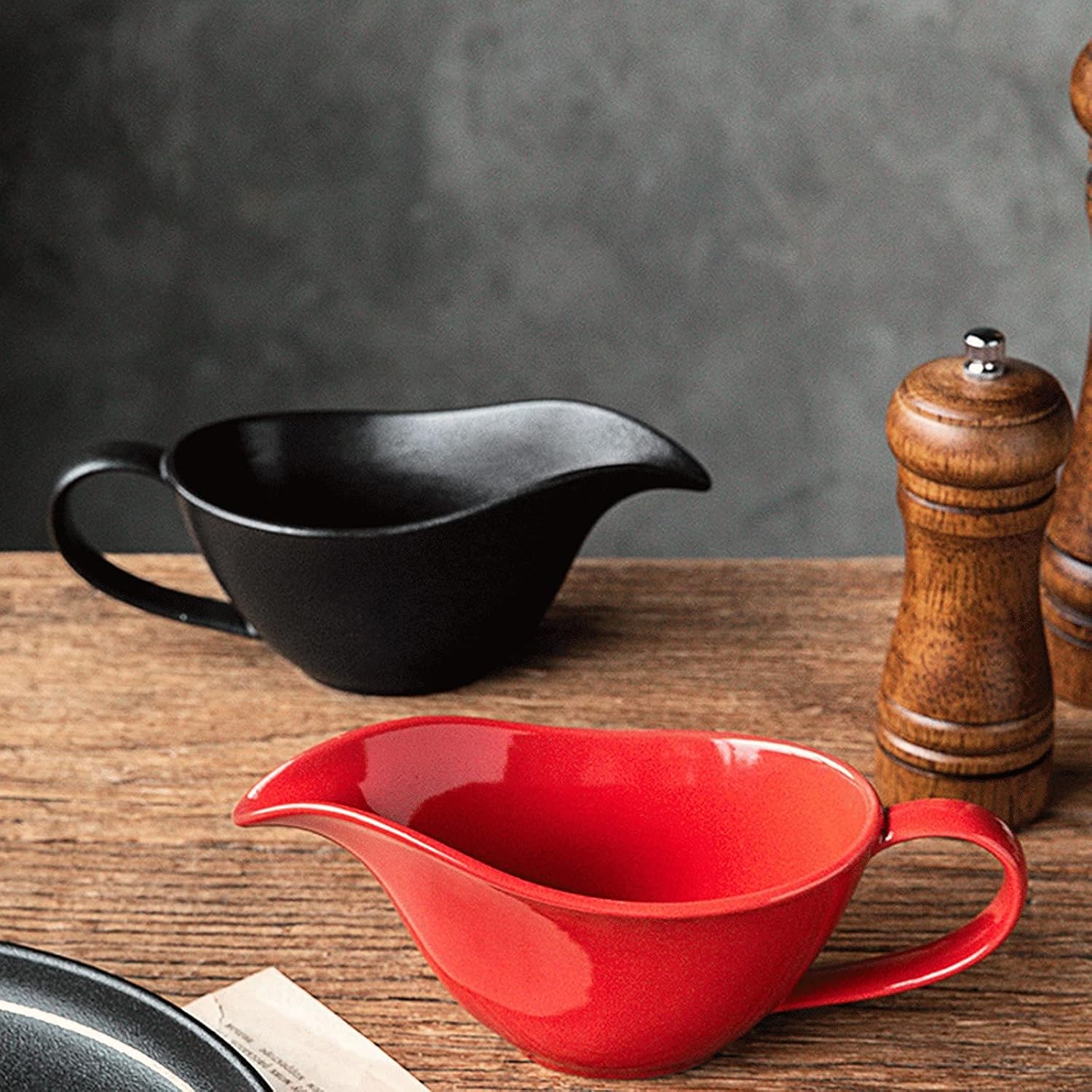 Exquisite Ceramic Gravy Boat Red and Black Two Styles to Choose from The Sauce Boat is and Easy to Clean Ceramic with Handle (Color : Black) (Red) (Black)