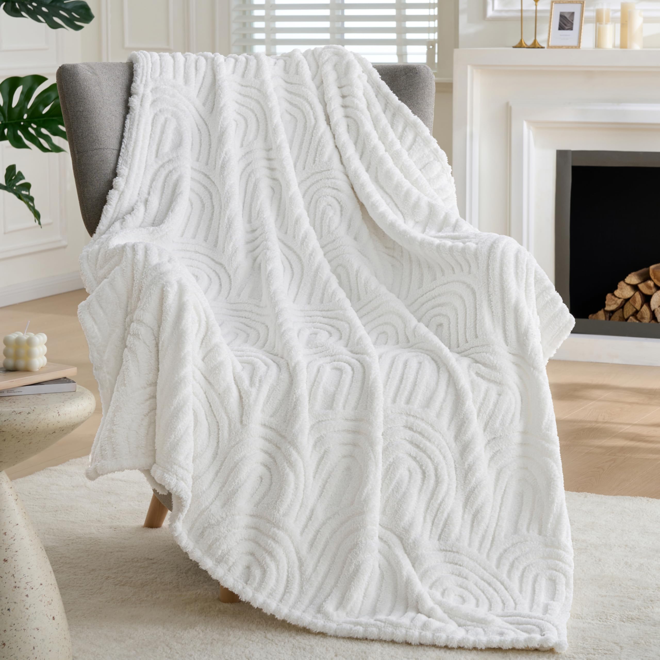 Joiedomi Women's White Throw Blanket For Couch, Soft Fleece Blankets Gifts For Mom Girls, Cozy Cute Soft Throw Aesthetic Gifts 50X60 Inches