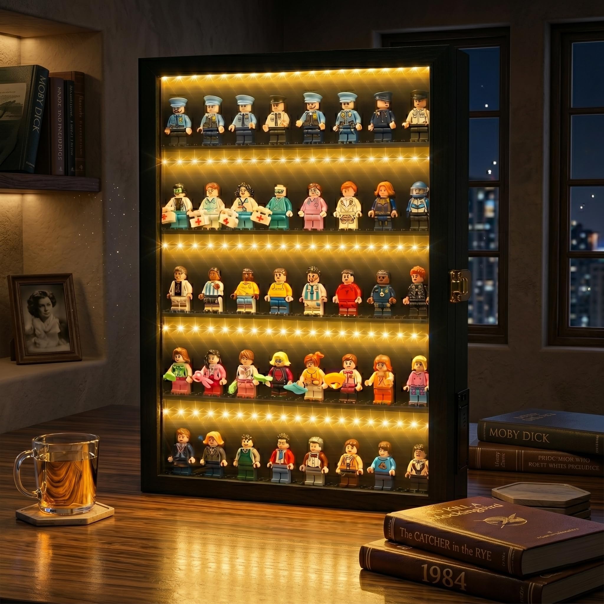 Minifiguren-Vitrine, schwarz, 40,6 x 27,9 x 5,9 cm, Vitrine mit LED-beleuchteten Regalen, Mini-Figuren-Vitrine mit eingebauten Füßen, batteriebetrieben, kabellos, Sammlungsdisplay