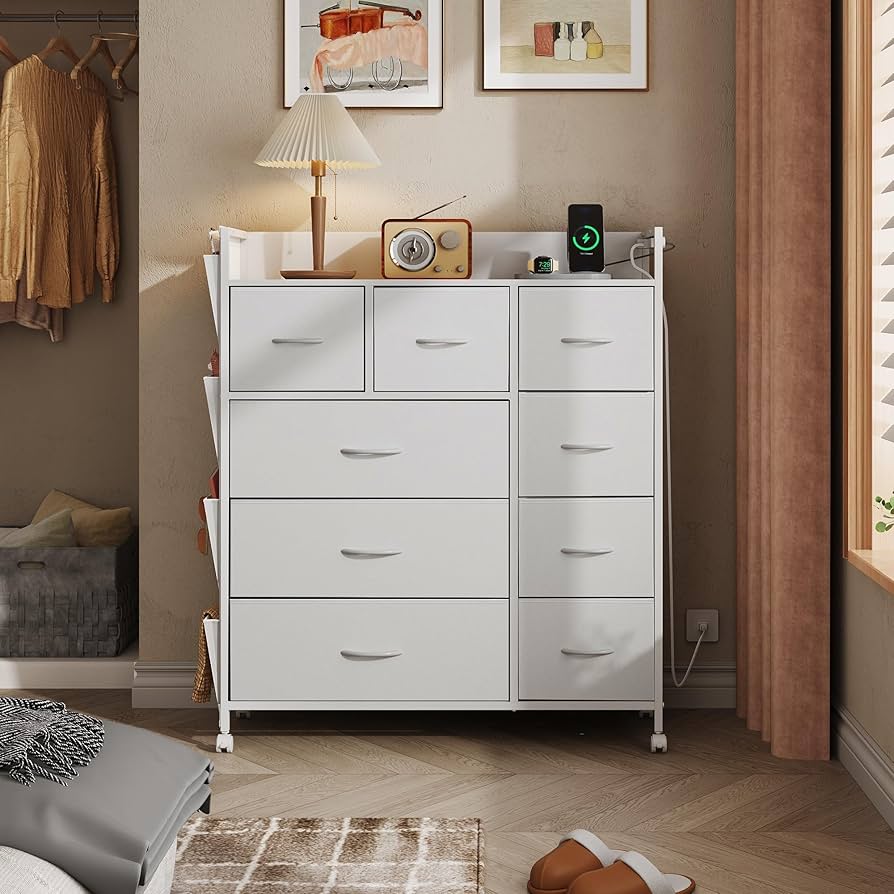 おしゃれ　チェスト　4段　引き出し　衣類タンス　コンセントあり Amazon｜WLIVE チェスト タンス 収納 コンセント付き