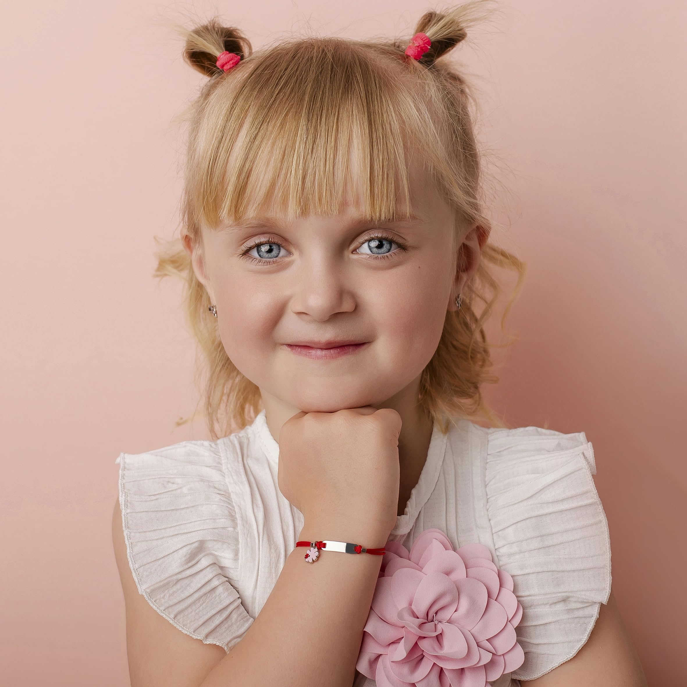 Sakrami Pulsera Plata 925 Bebé Cordón Rojo De Cuatro Hojas Kids Collection Placa Grabable + Caja de Regalo Personalizada - Pulsera para Nacimiento Comunión o Bautismo