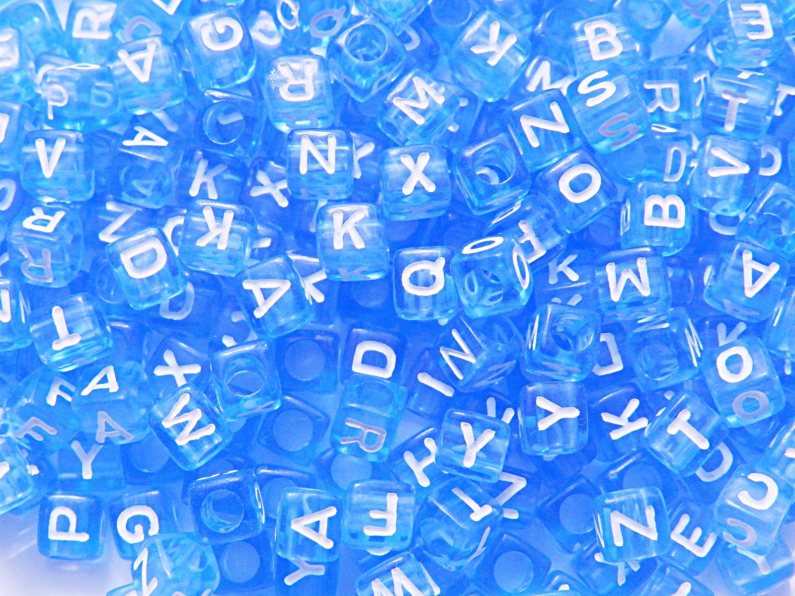 Amazon.co.jp: 300個 アルファベット柄 キューブ形アクリルビーズ 