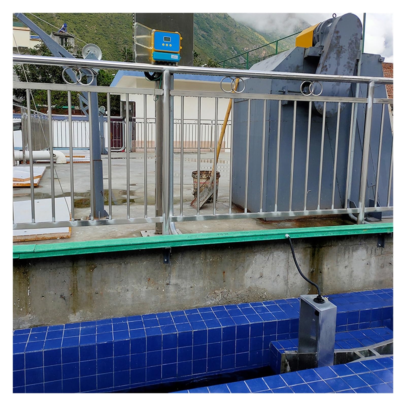 Medidor de flujo ultrasónico canal/drenaje abierto, medidor agua río Sensor líquido RS485 (opcional) 4-20 mA, transmisor sin contacto Fácil de configurar(Integrated RS485)