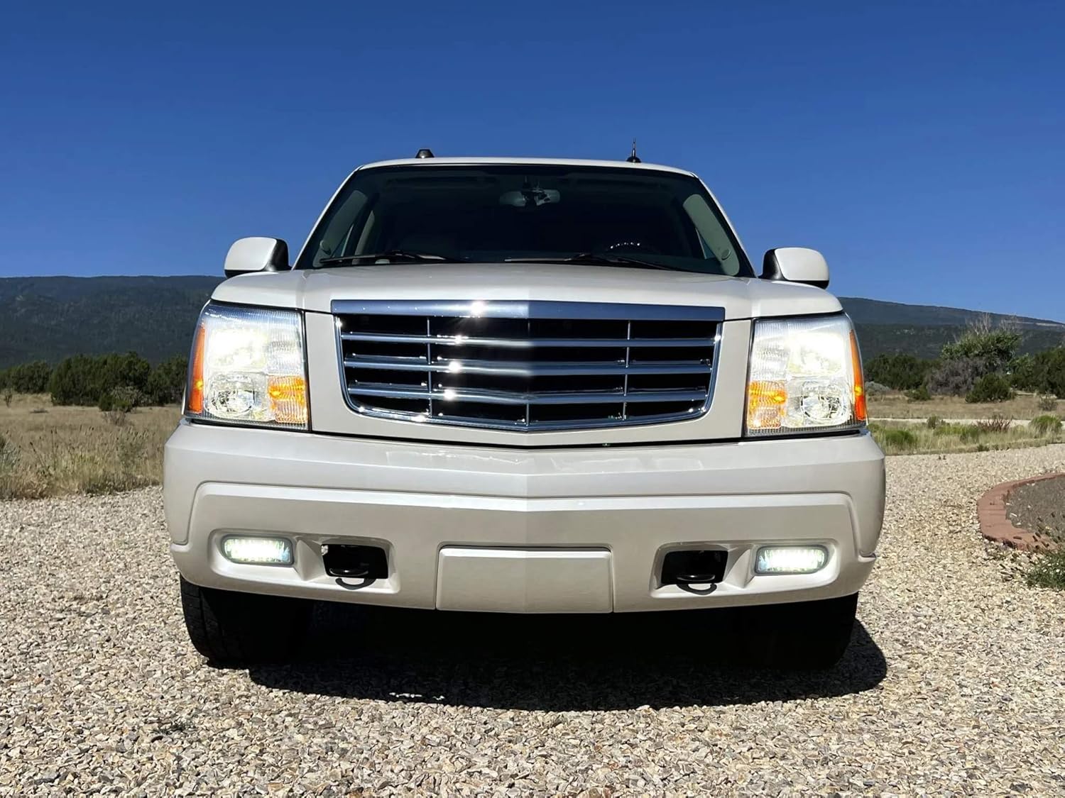 iJDMTOY OEM-Spec Clear Lens Fog Light Foglamp Kit with 880 White LED Bulbs w/Metal Mounting Brackets Compatible With 2002-2006 Cadillac Escalade (Including ESV EXT)