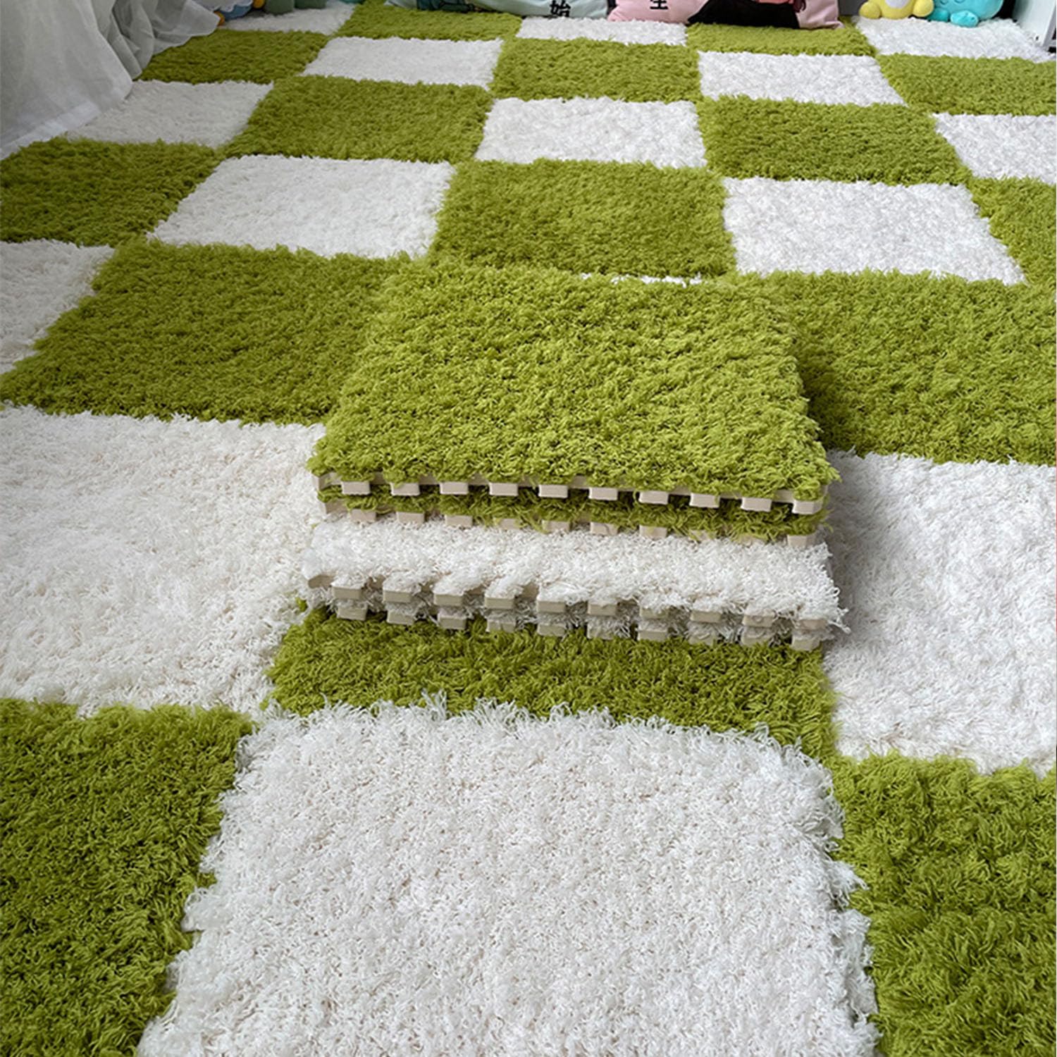 10 Pcs Plush Puzzle Foam Floor Mat with Border, Fluffy Carpet Squares Thick Interlocking Shaggy Carpet Tiles, Anti-Slip Protective Area Rug Tiles Play Mat for Parlor Bedroom - Green