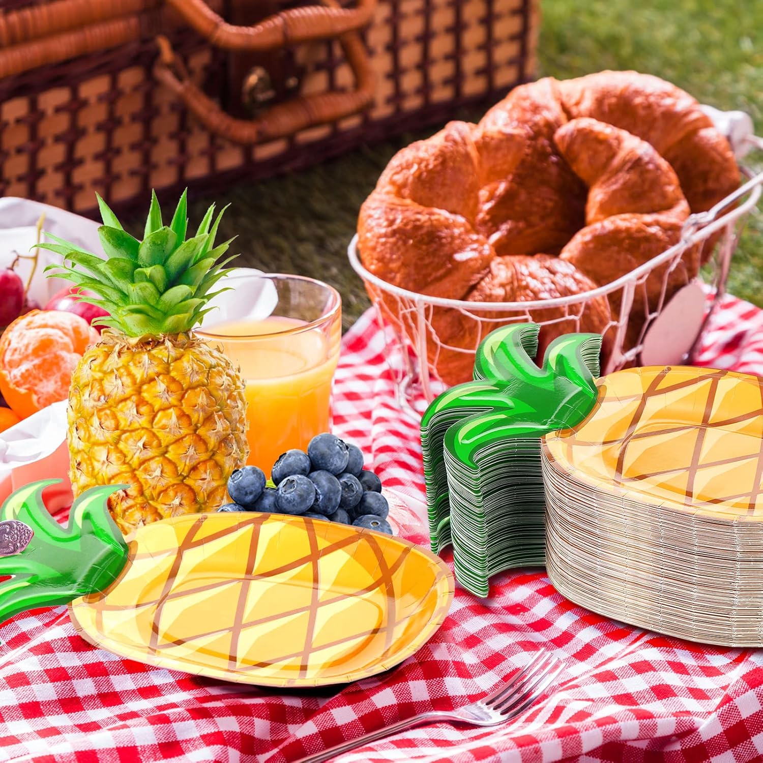 Gerrii 200pcs Pineapple Plate Pineapple Party Paper Plates Hawaiian Themed Parties or Luaus for Summer Beach Tropical Birthday Wedding Family Party Supplies 10 x 6 in