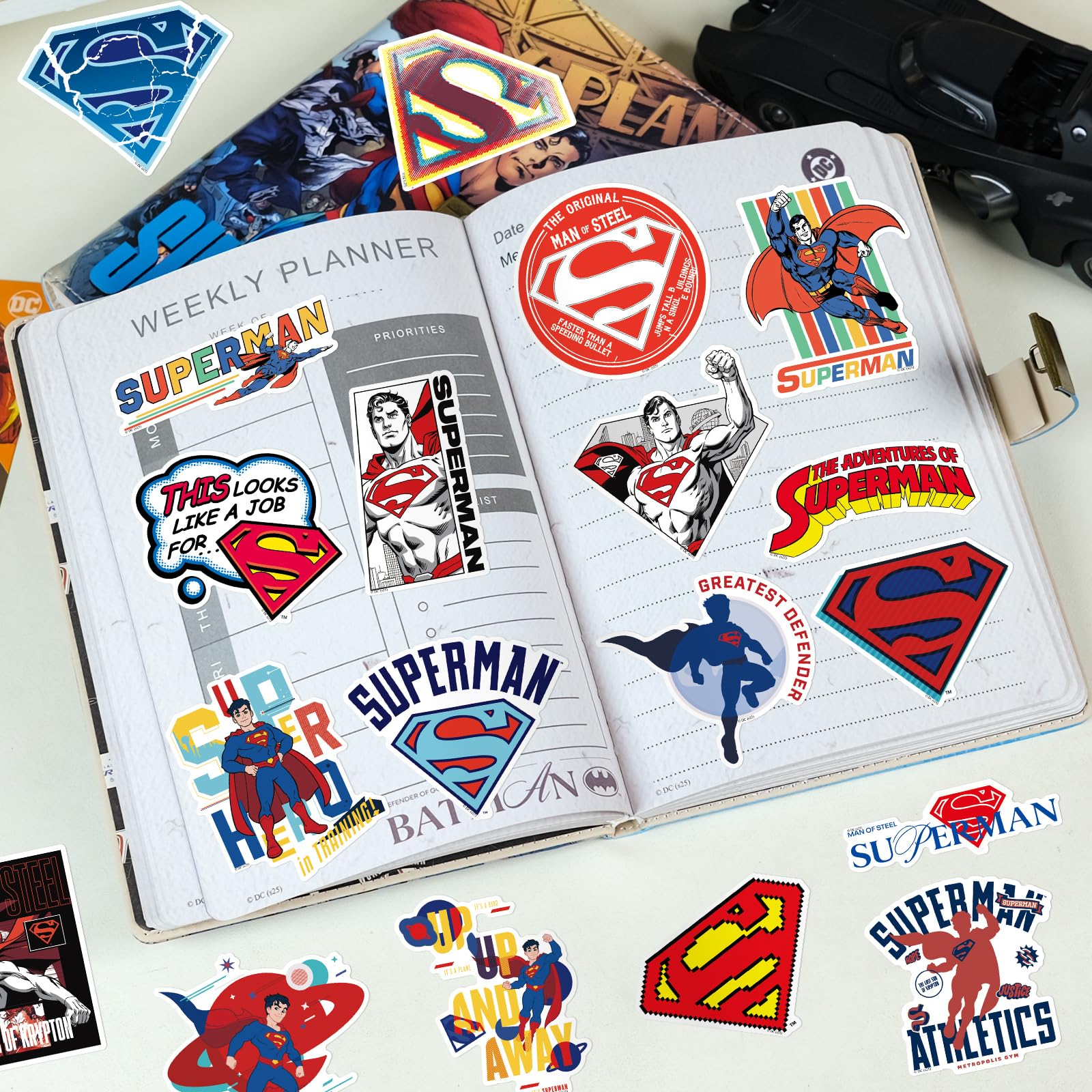Superhelden-Tagebuch mit Schloss, Comic-inspiriertes PU-Leder-Notizbuch, Tagebuch mit Schloss, 228 Seiten, gesperrter Tagebuch, Planer, Organizer für Jungen, Mädchen, Teenager, Fans, Schule oder