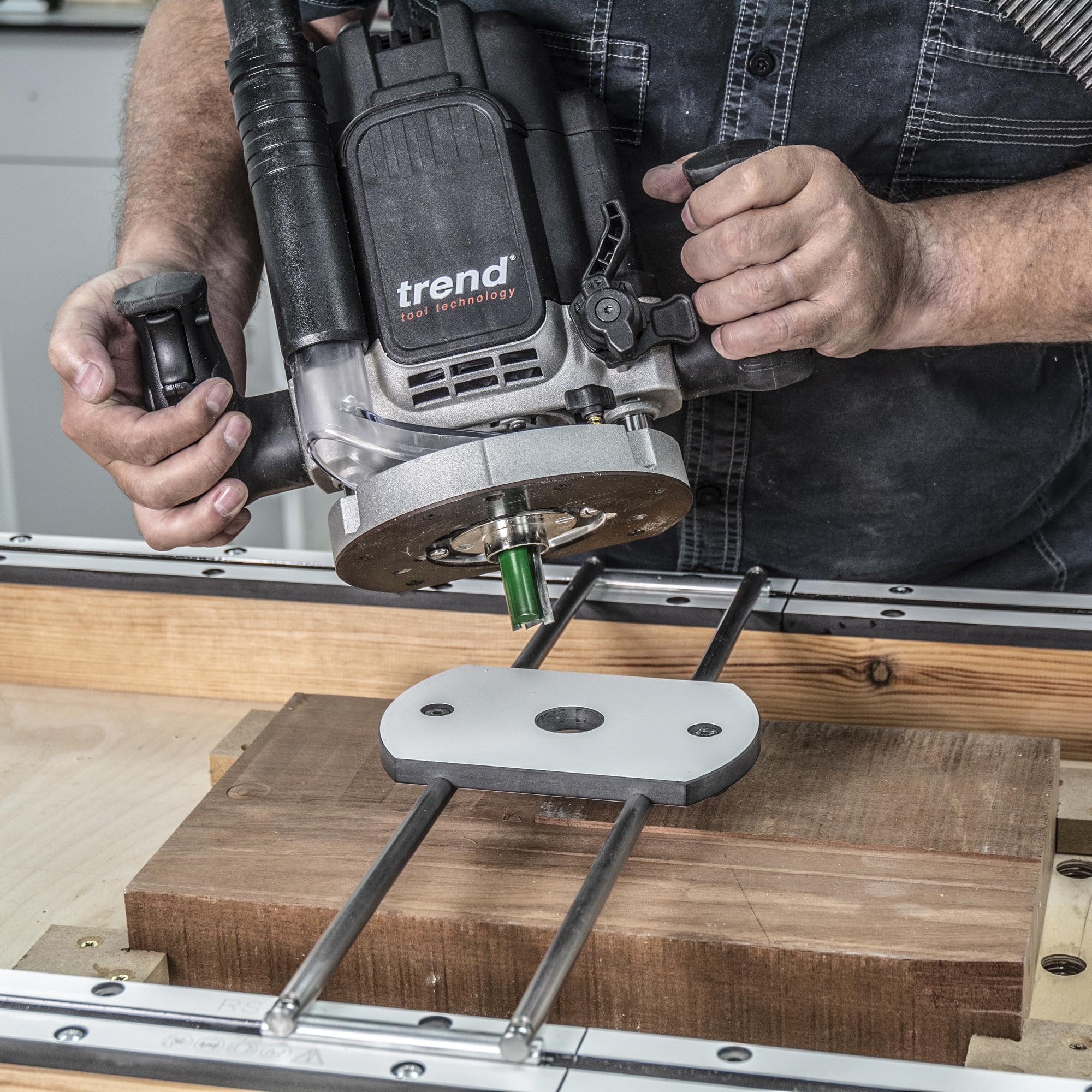 Trend Gabarit de surfaçage, gabarit compact adaptable pour les travaux d'aplanissement, de surfaçage et de tranchée sur des matériaux de forme large ou irrégulière, RS/JIG