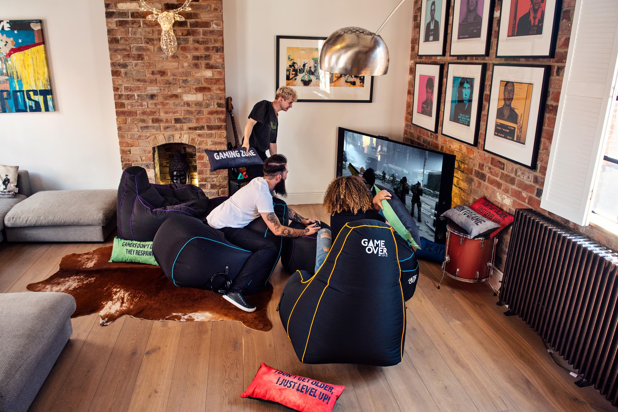 Game Over Chaise Pouf de Jeux Vidéos | Salle de Séjour Intérieure Fauteuil Gamer | Poches Latérales pour Les Manettes | Support de Casque | Conception Ergonomique (Cramoisi Électrique)