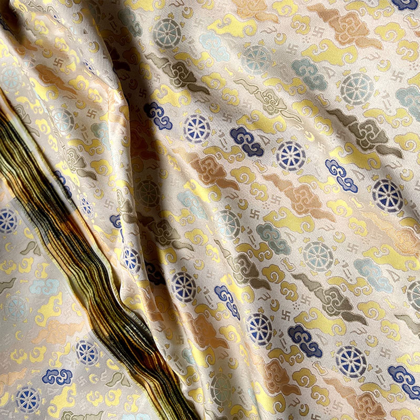 Tissu en satin de soie brocart rigide pour réussir la couture de vêtements chinois et tuniques