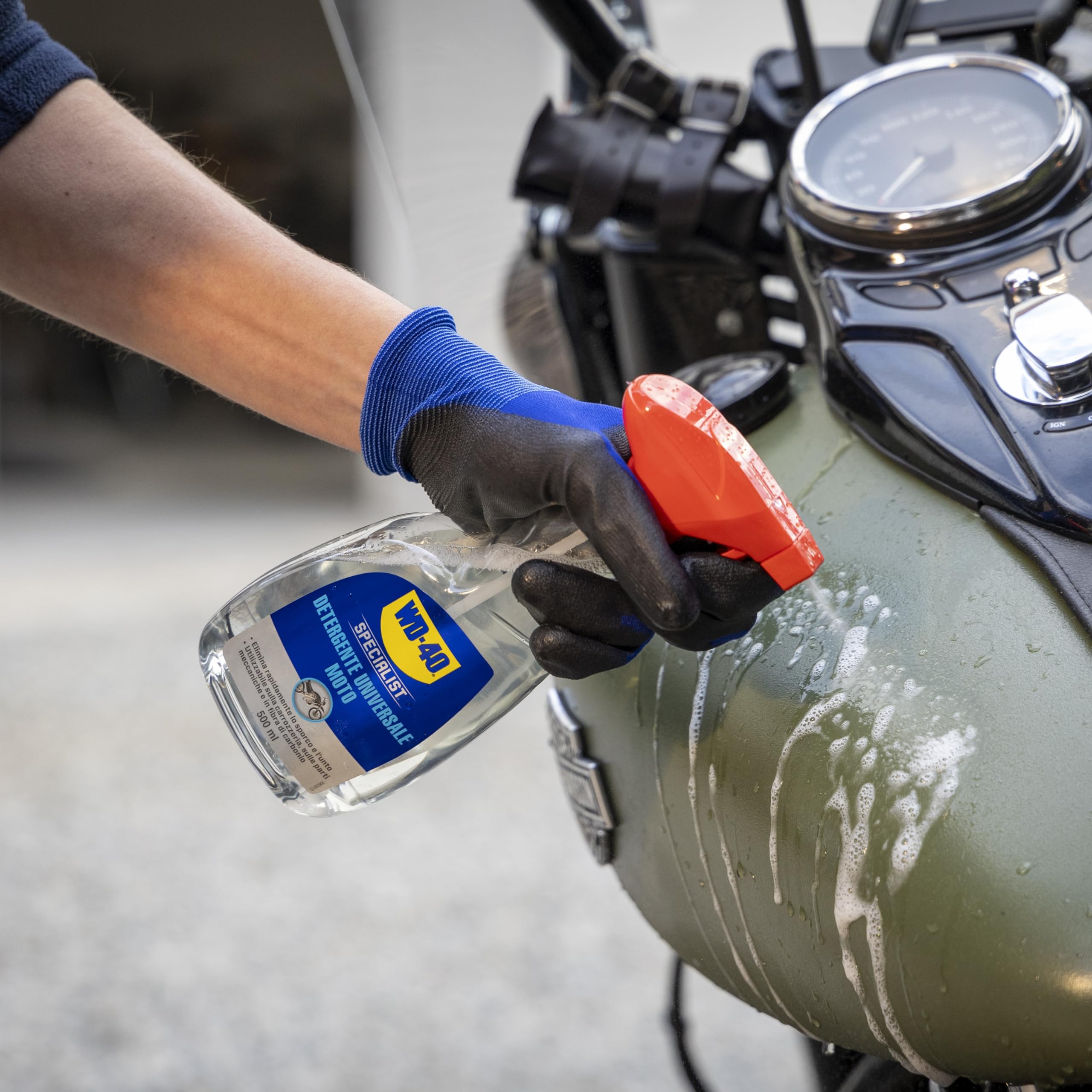 WD-40 - Specialist - Detergente Universale Moto - Pronto all’uso - Adatto per tutte le parti della moto - Adatto per fibra di carbonio, titanio, alluminio, acciaio, gomma, plastica - Spray 500ml