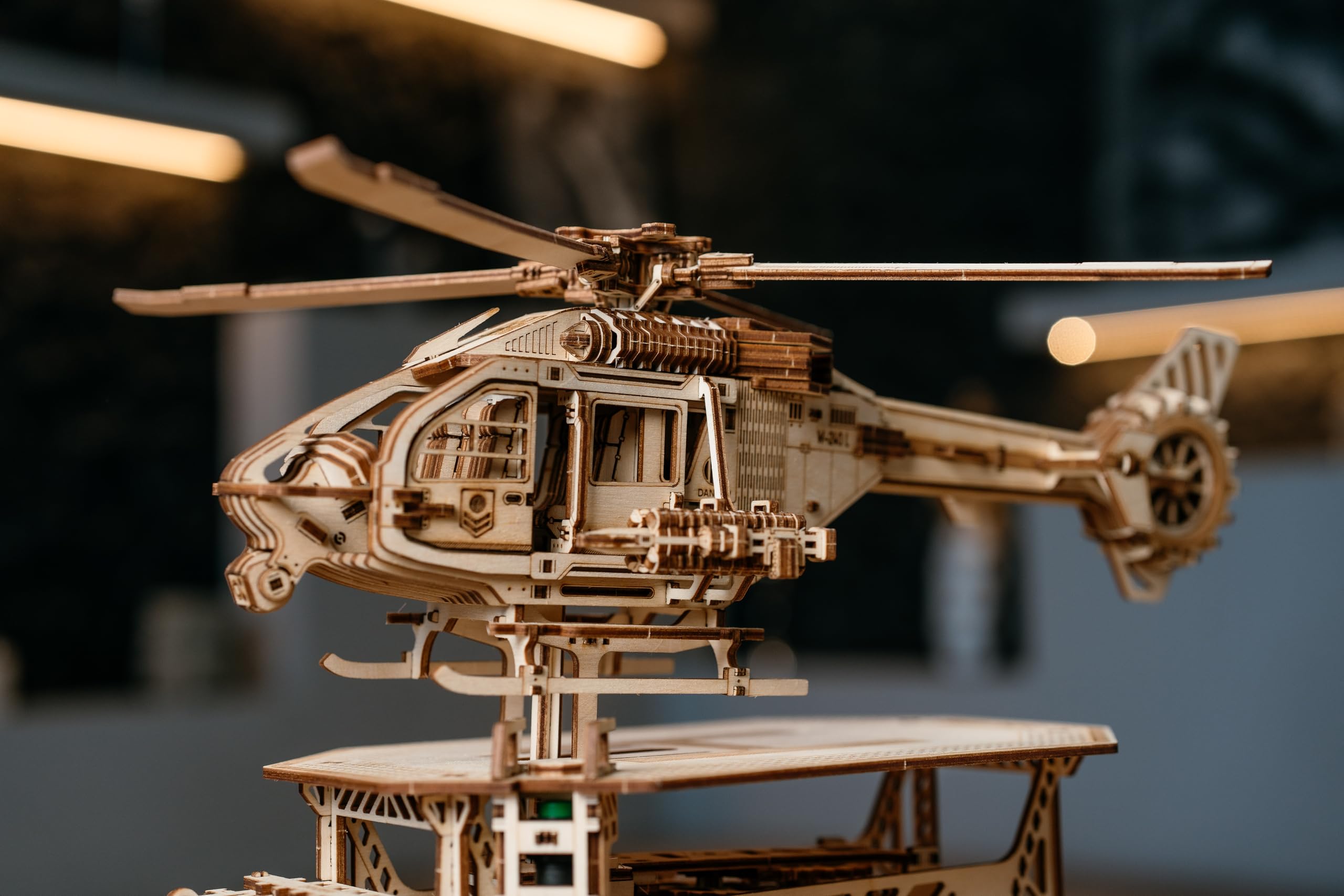 Wood Trick Thunder Chopper Elektryczny helikopter, 3D, drewniane puzzle dla dorosłych, obracające się wirniki i ostrza, szczegółowy design, mechaniczne modele drewniane dla dorosłych