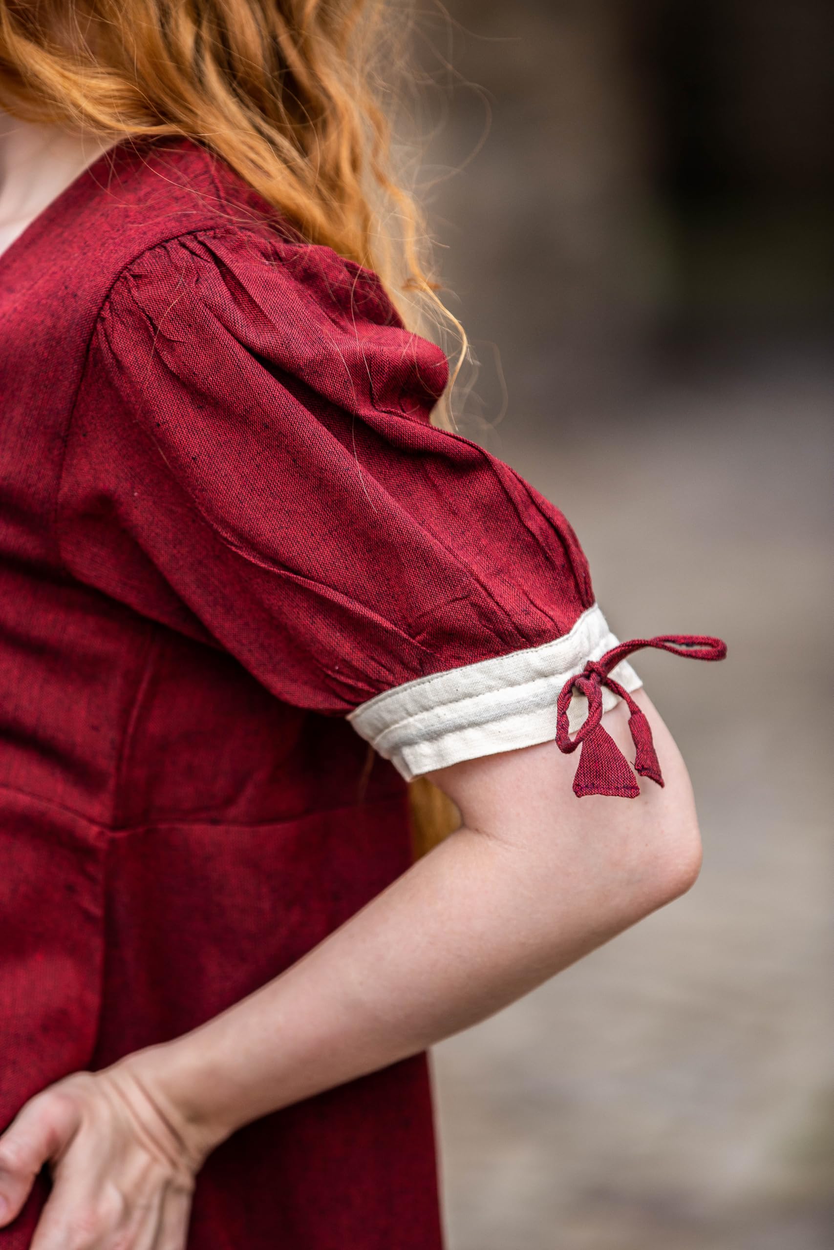 Leonardo Carbone Abito da Donna Medievale LYSA Manica Corta con Lacci Rosso Cotone Beige