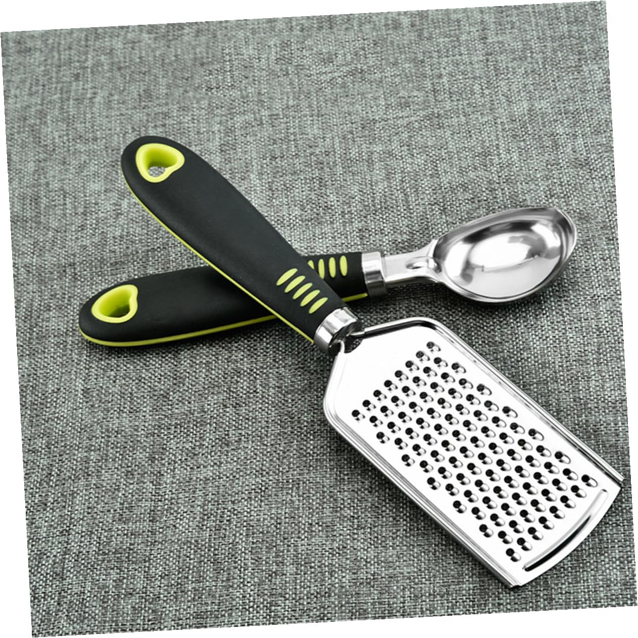 ULTECHNOVO 7 Stück Teiliges Edelstahl Küchenhelfer Set mit Pizza Rad Reibe Dosenöffner und Knoblauchpresse Ergonomisch Leicht zu Reinigen Inklusive Ei schneebesen Spülmaschinengeeignet