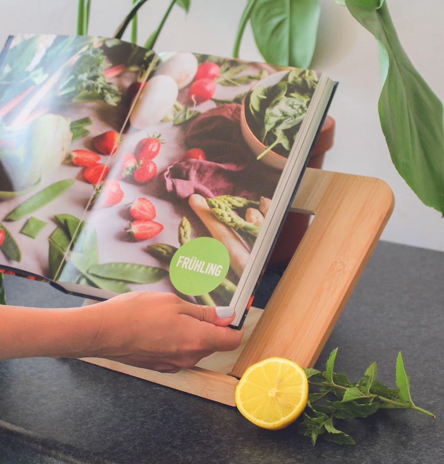 moses. libri_x Buchständer Bambus Natur - Praktischer Ständer für Bücher, Kochbücher, Tablet oder iPad, Halterung zum Kochen, Lesen, Streamen oder Videotelefonieren