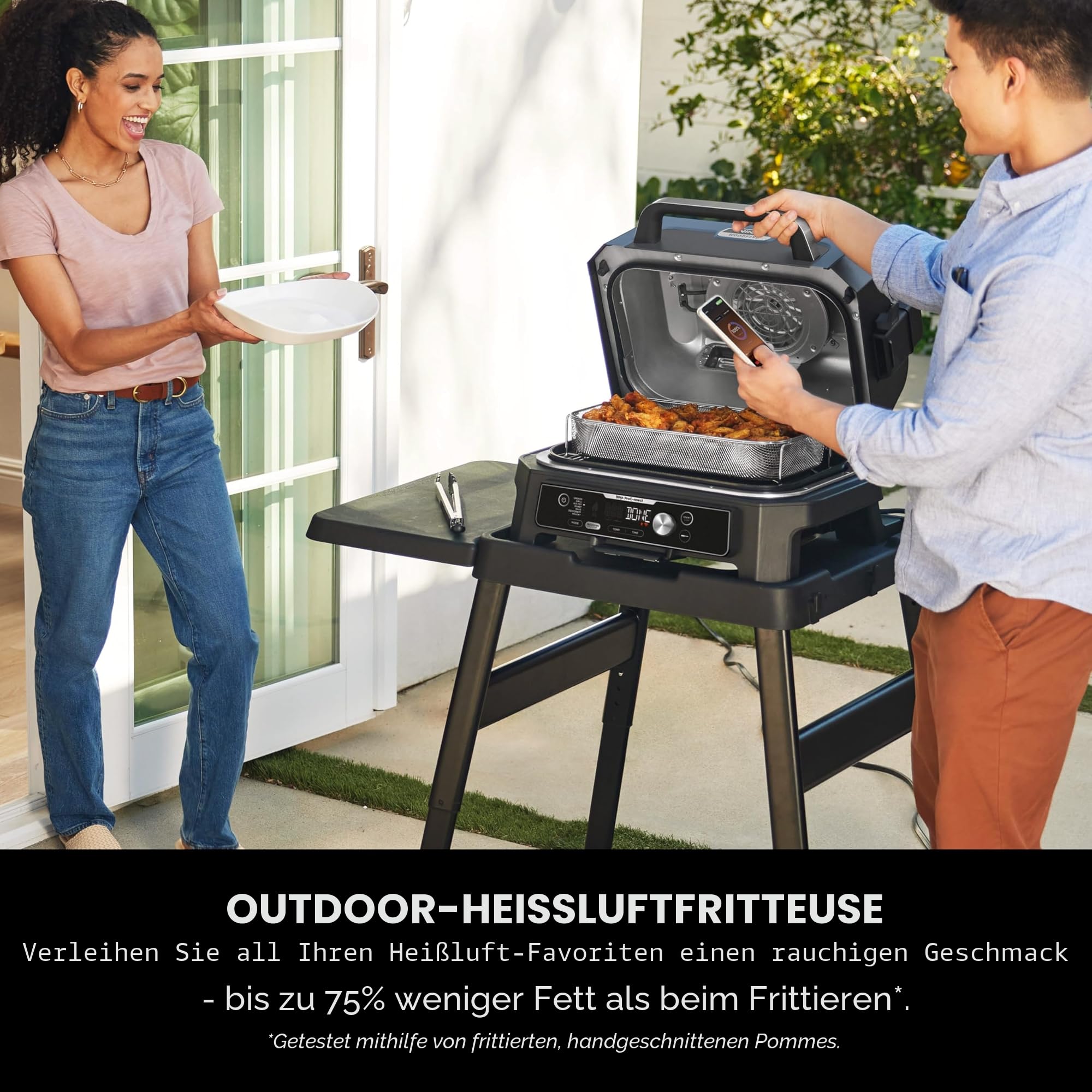 Ninja Woodfire Pro Connect XL Elektrischer Grill und Smoker mit App-Steuerung, digitaler Sonde, großer 7-in-1 Outdoor Grill und Luftfritteuse mit Woodfire Pellets